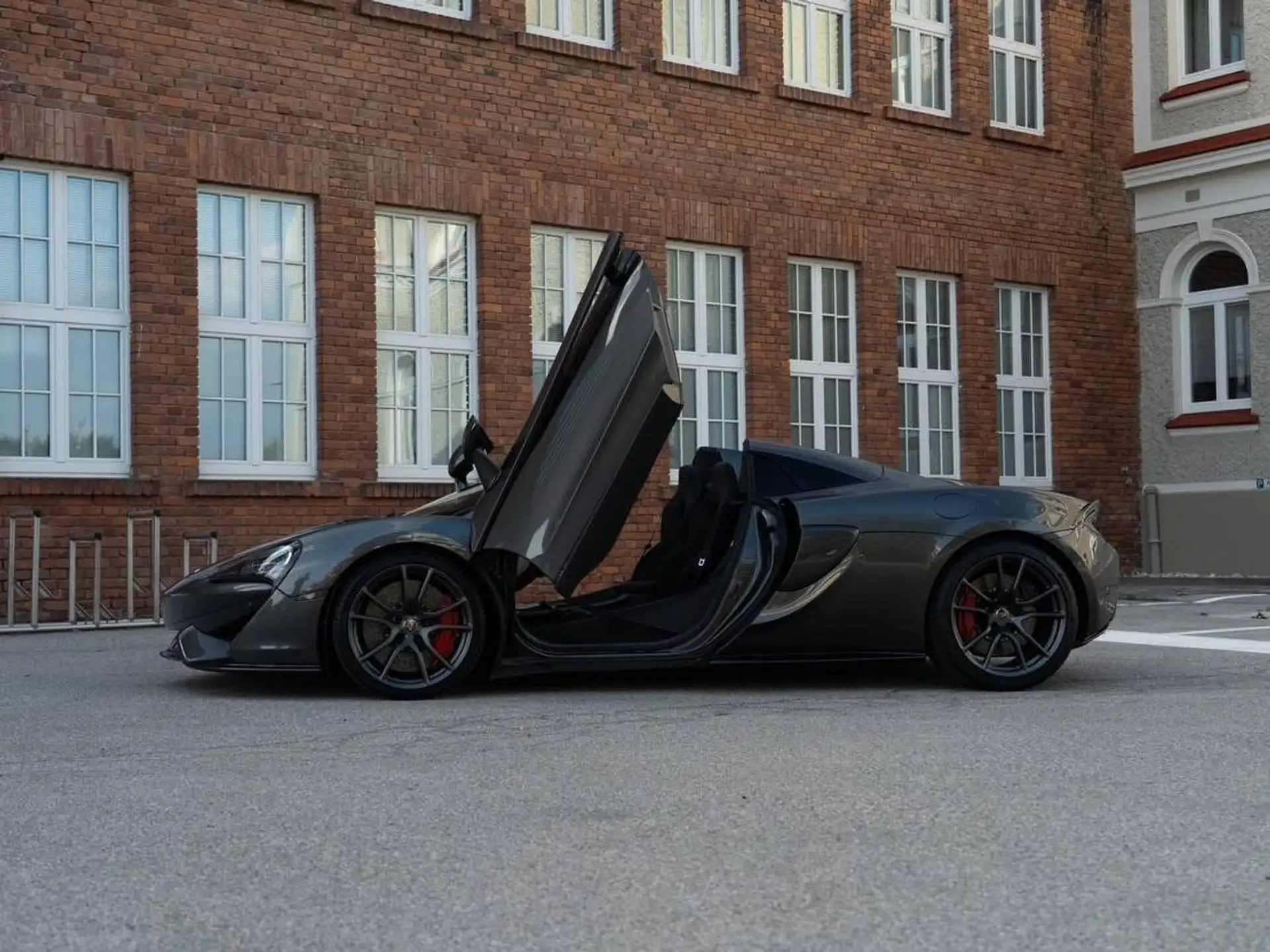 맥라렌 570S 570 Sport Spider 2018 블랙 사진 1