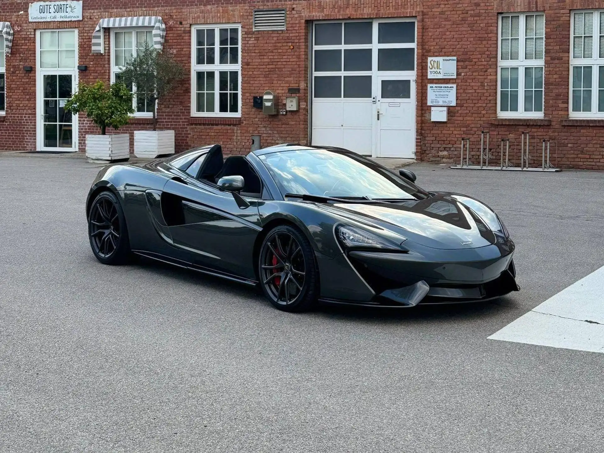 맥라렌 570S 570 Sport Spider 2018 블랙 사진 4