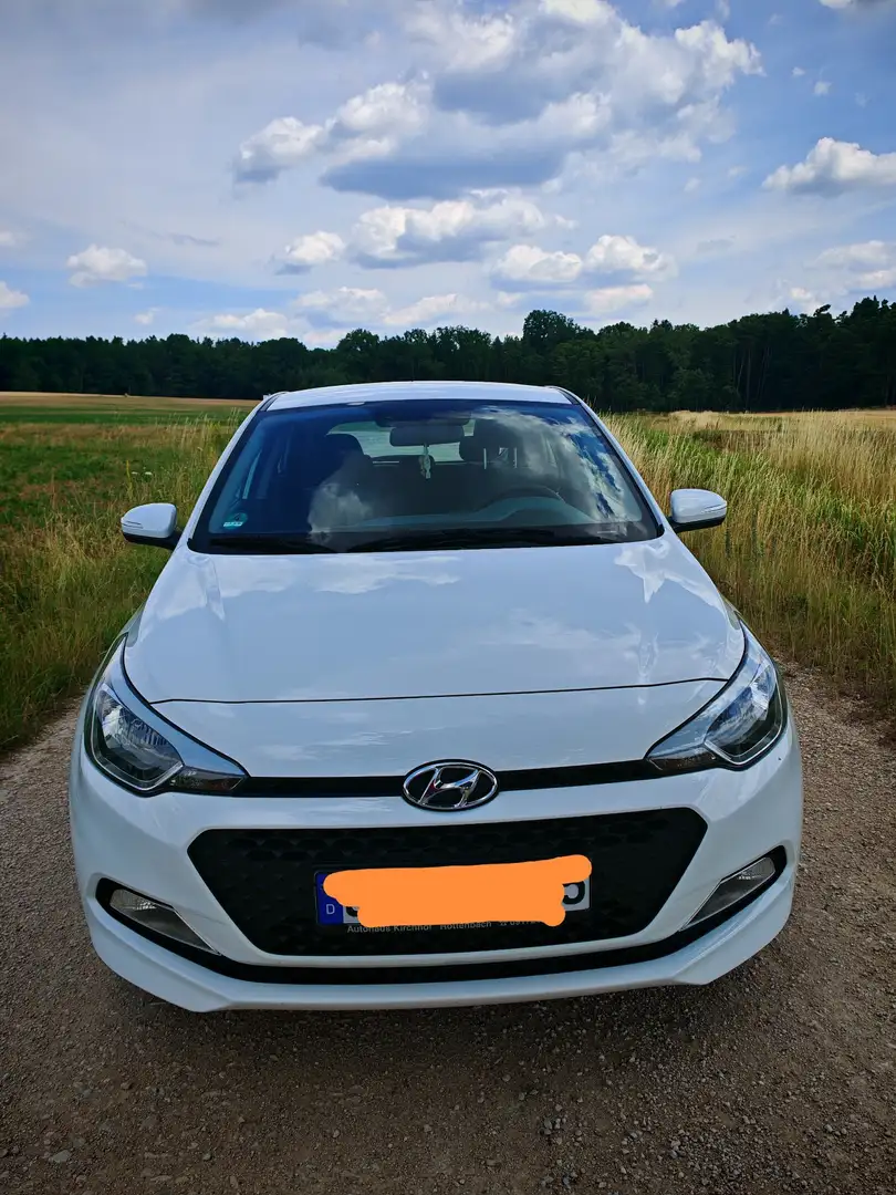 Hyundai i20 1.2 GO Weiß - 1