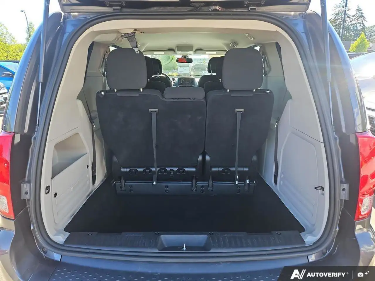 Dodge Grand Caravan снимка Dodge Grand Caravan