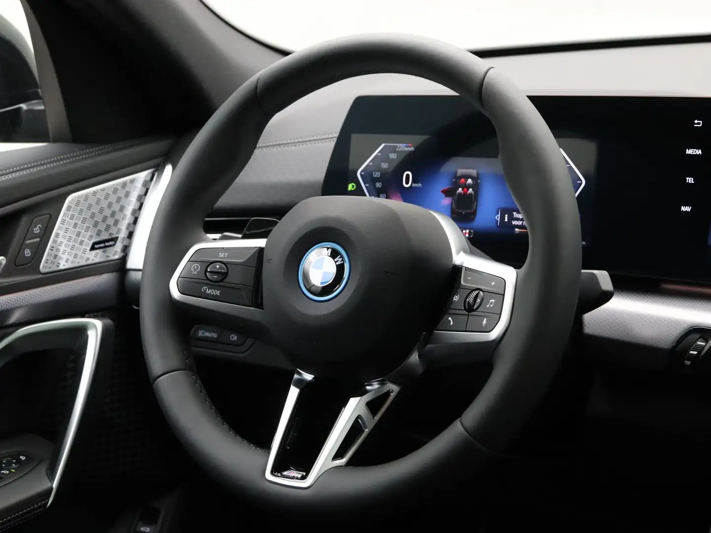 BMW iX2 eDrive20 67 kWh Zwart - 2