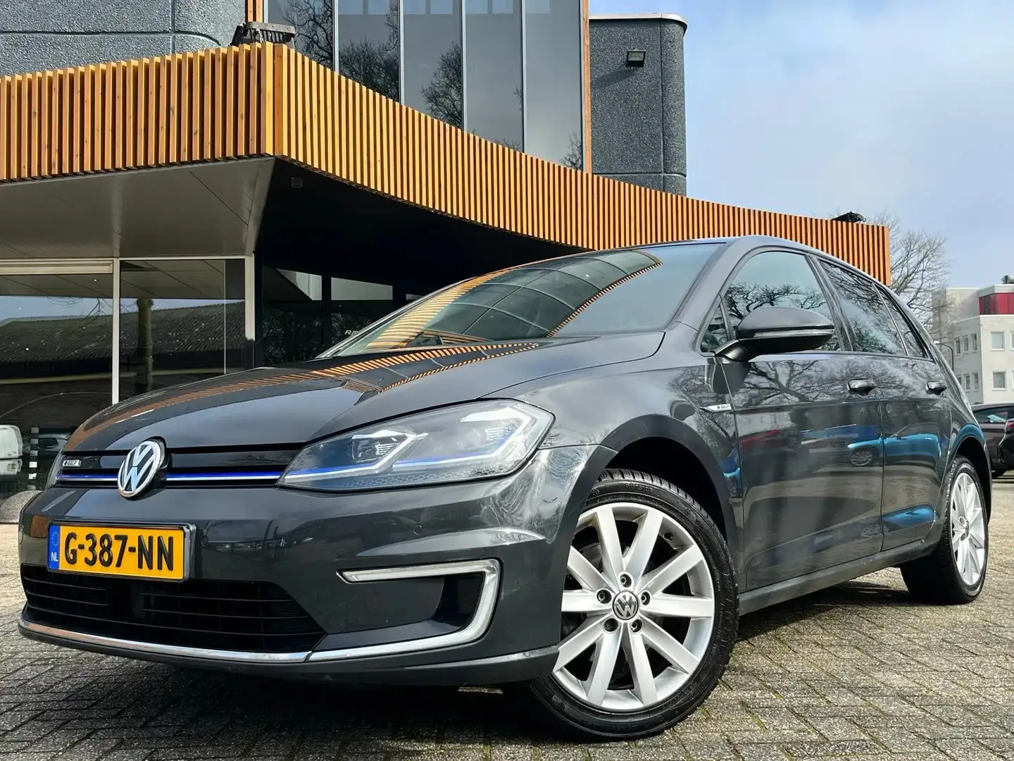Volkswagen e-Golf e-Golf/Carplay/ACC/LED/Warmtepomp Grau - 1