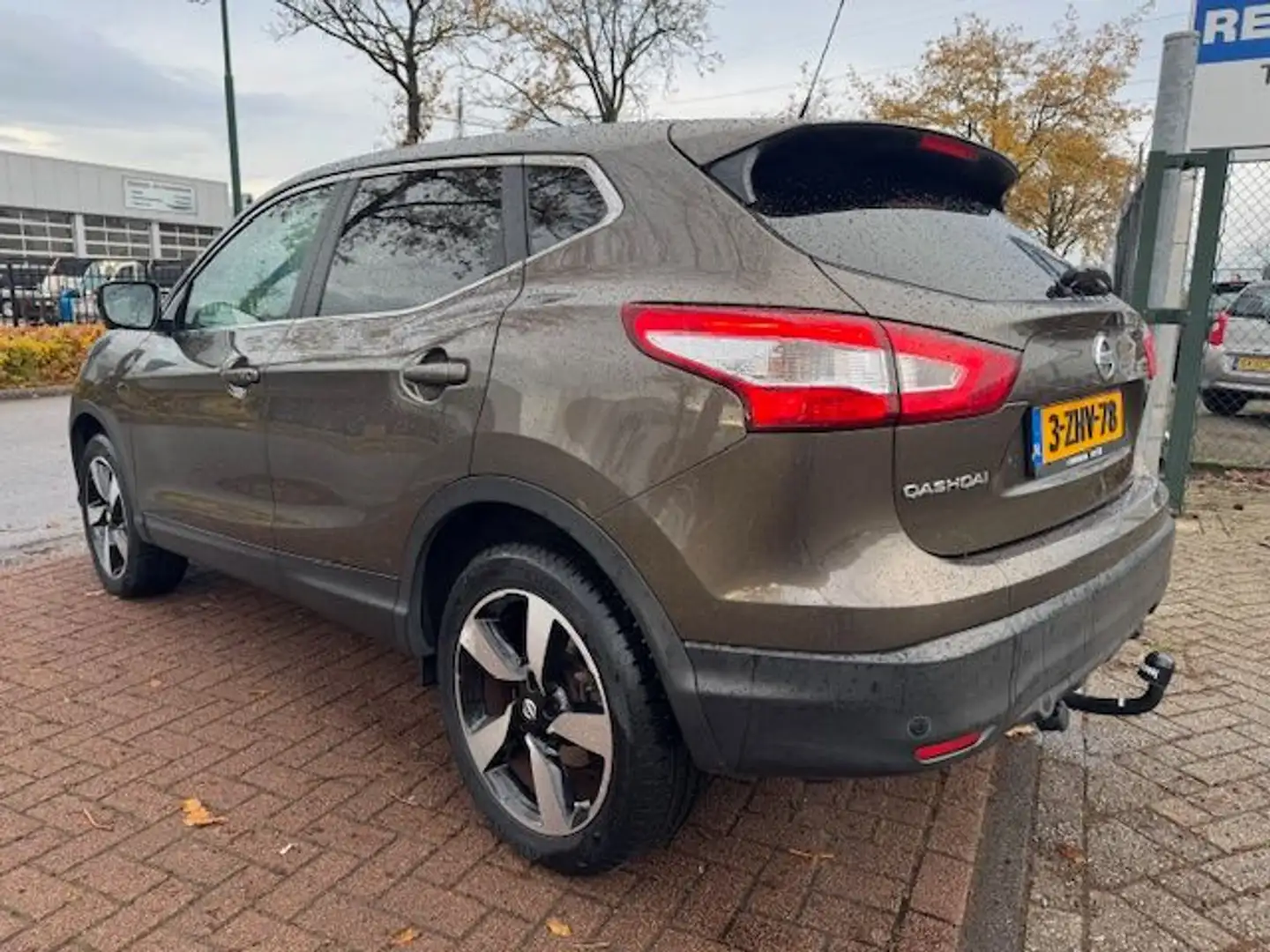 Nissan Qashqai 1.2 Connect Edition 112.000km Airco/ECC,Navigatie, Bruin - 2