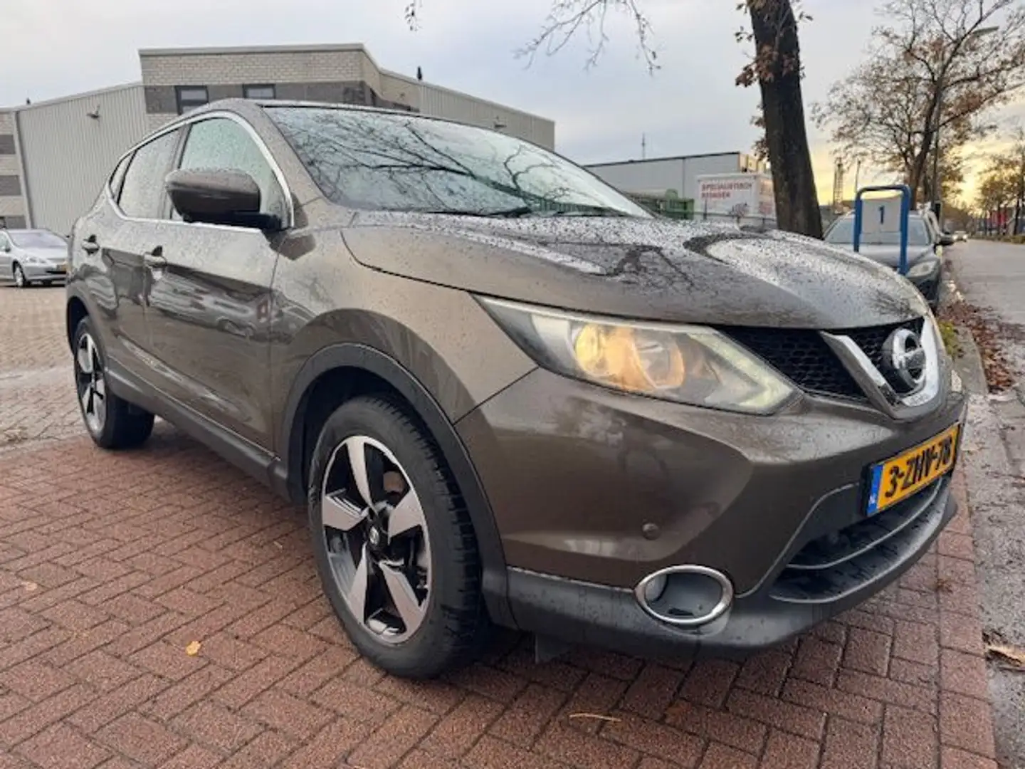 Nissan Qashqai 1.2 Connect Edition 112.000km Airco/ECC,Navigatie, Bruin - 1