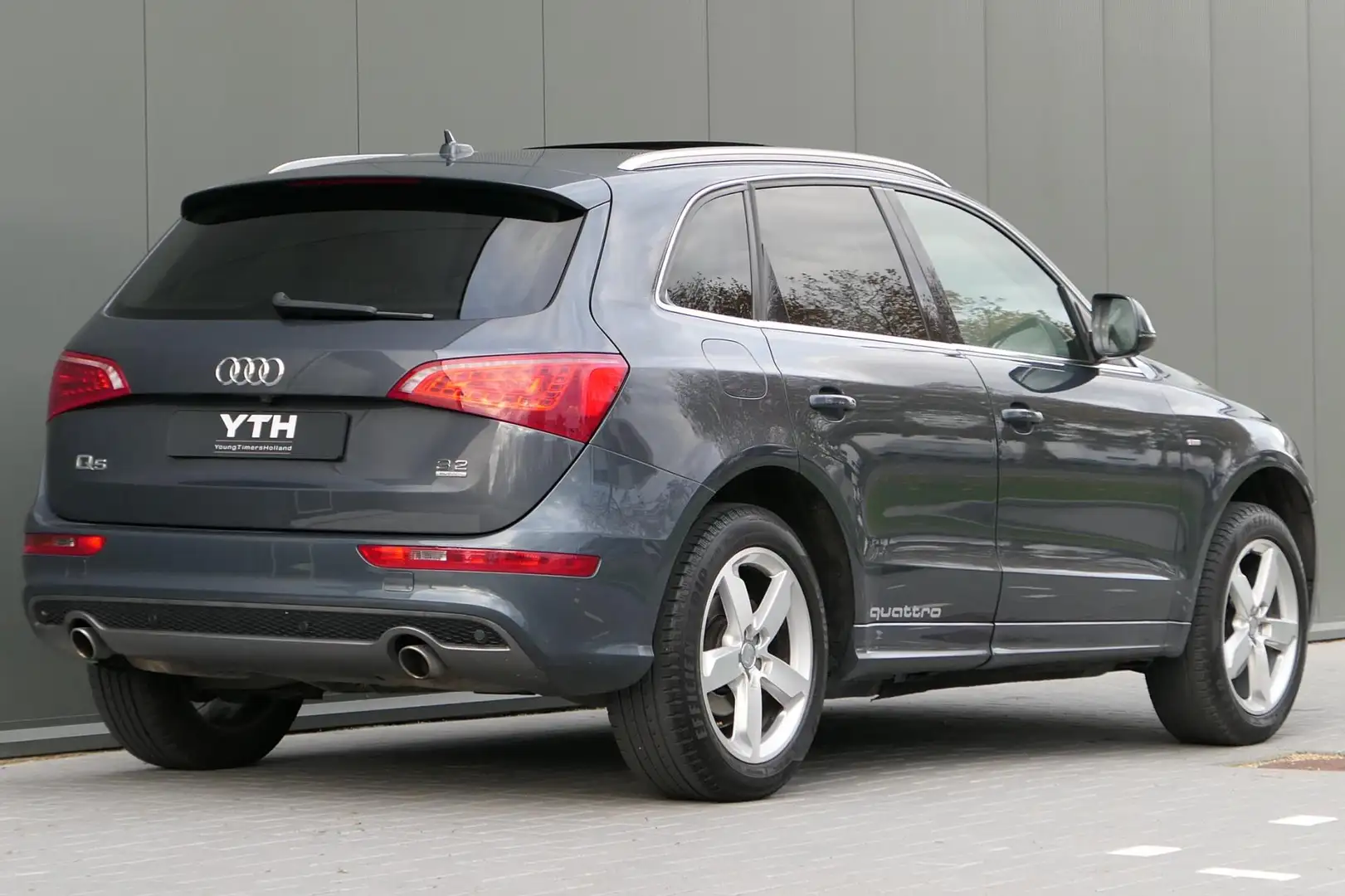 Audi Q5 3.2 FSI quattro Panorama Leder Navigatie Grijs - 2