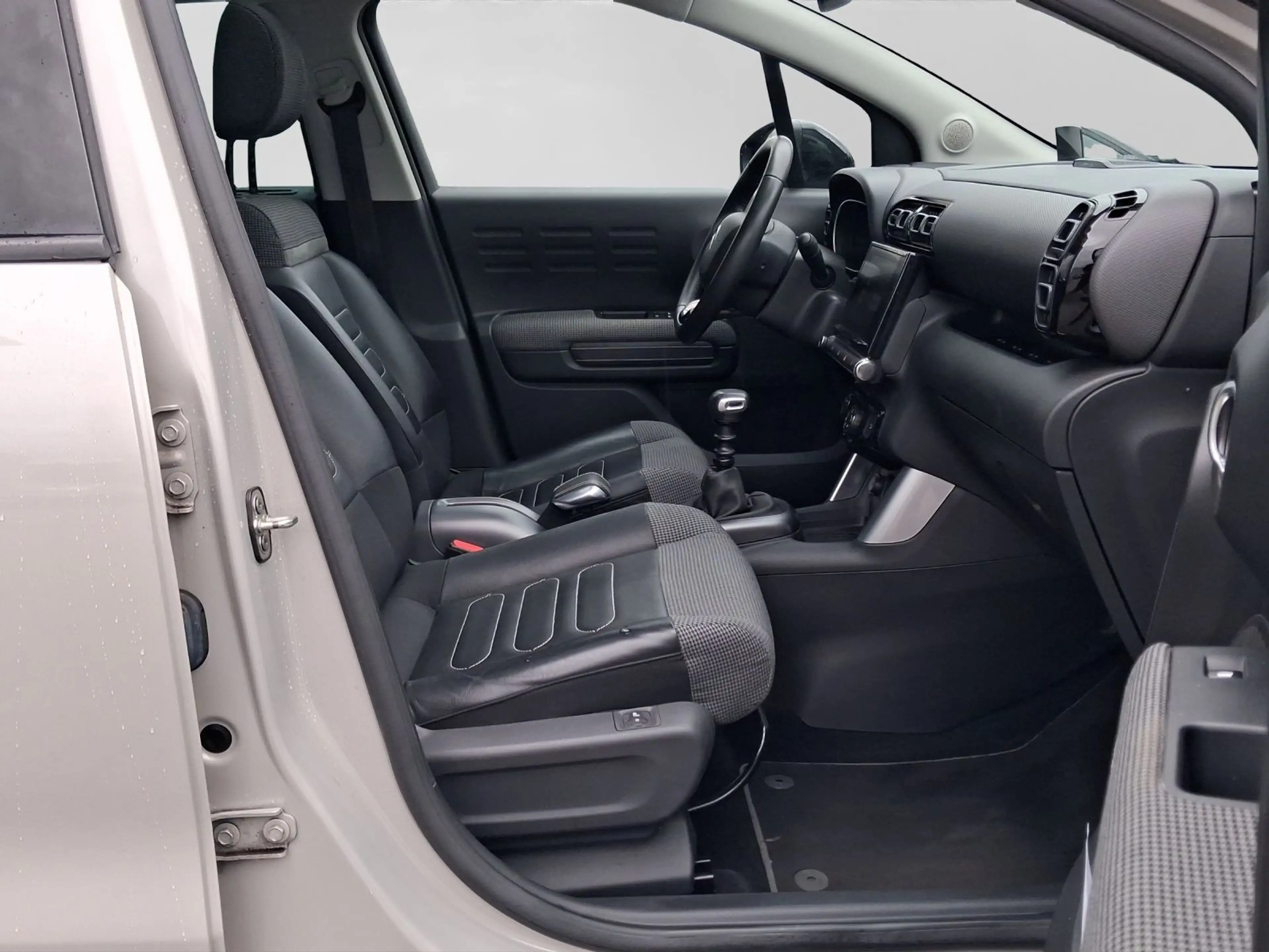 Citroen C3 Aircross 1.2 PureTech130 SHINE LM17 SHD SHZG — photo 4