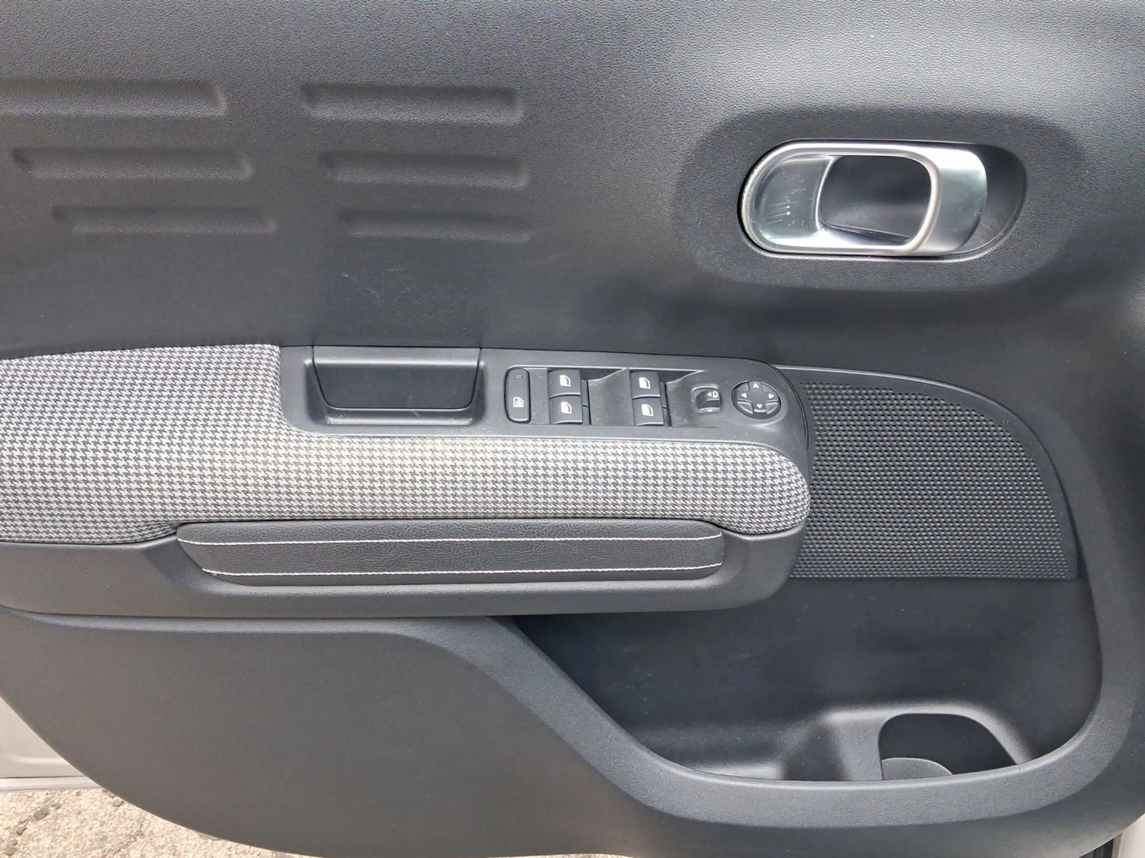 Citroen C3 Aircross 1.2 PureTech130 SHINE LM17 SHD SHZG — photo 8
