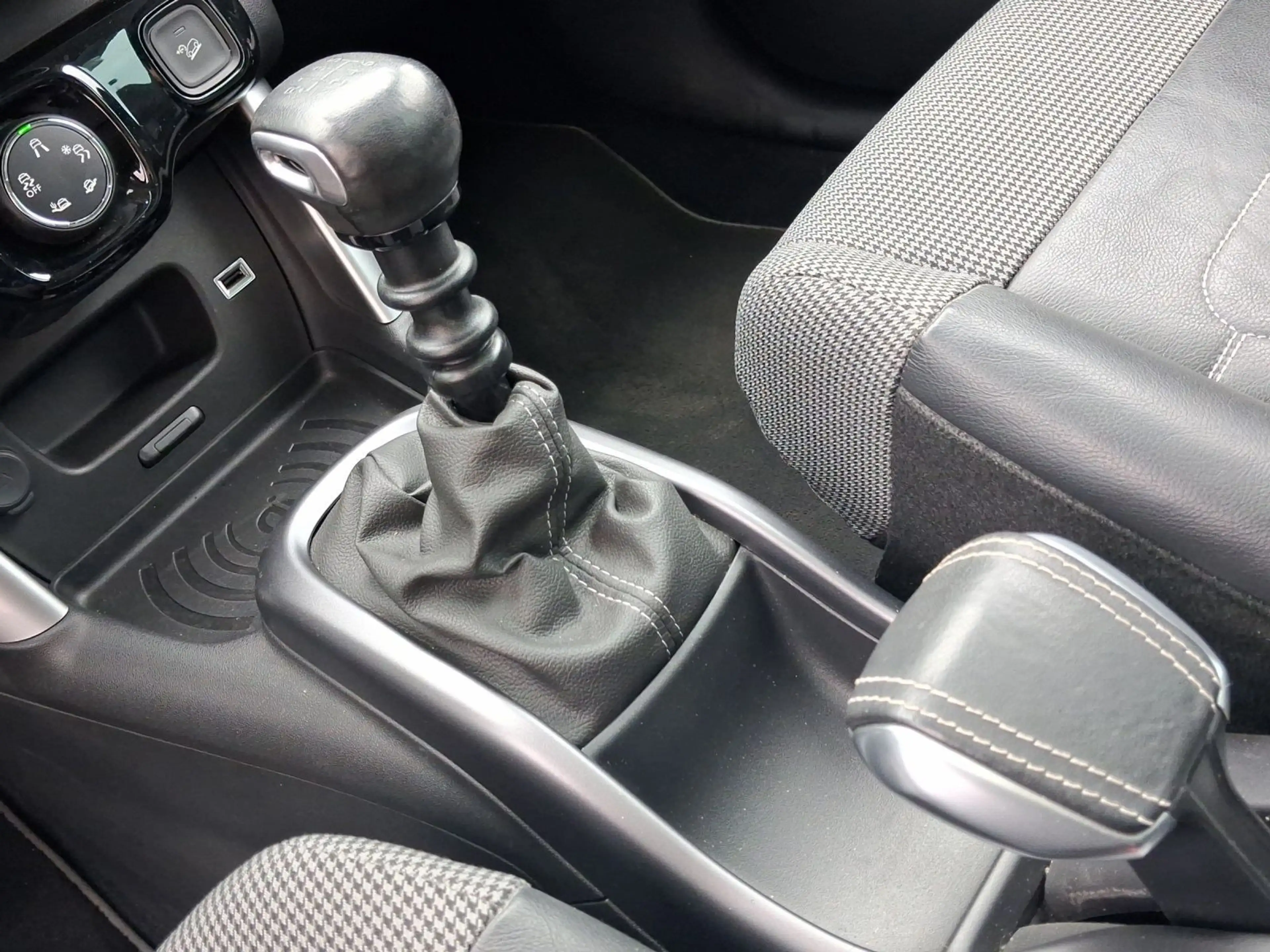Citroen C3 Aircross 1.2 PureTech130 SHINE LM17 SHD SHZG — photo 11