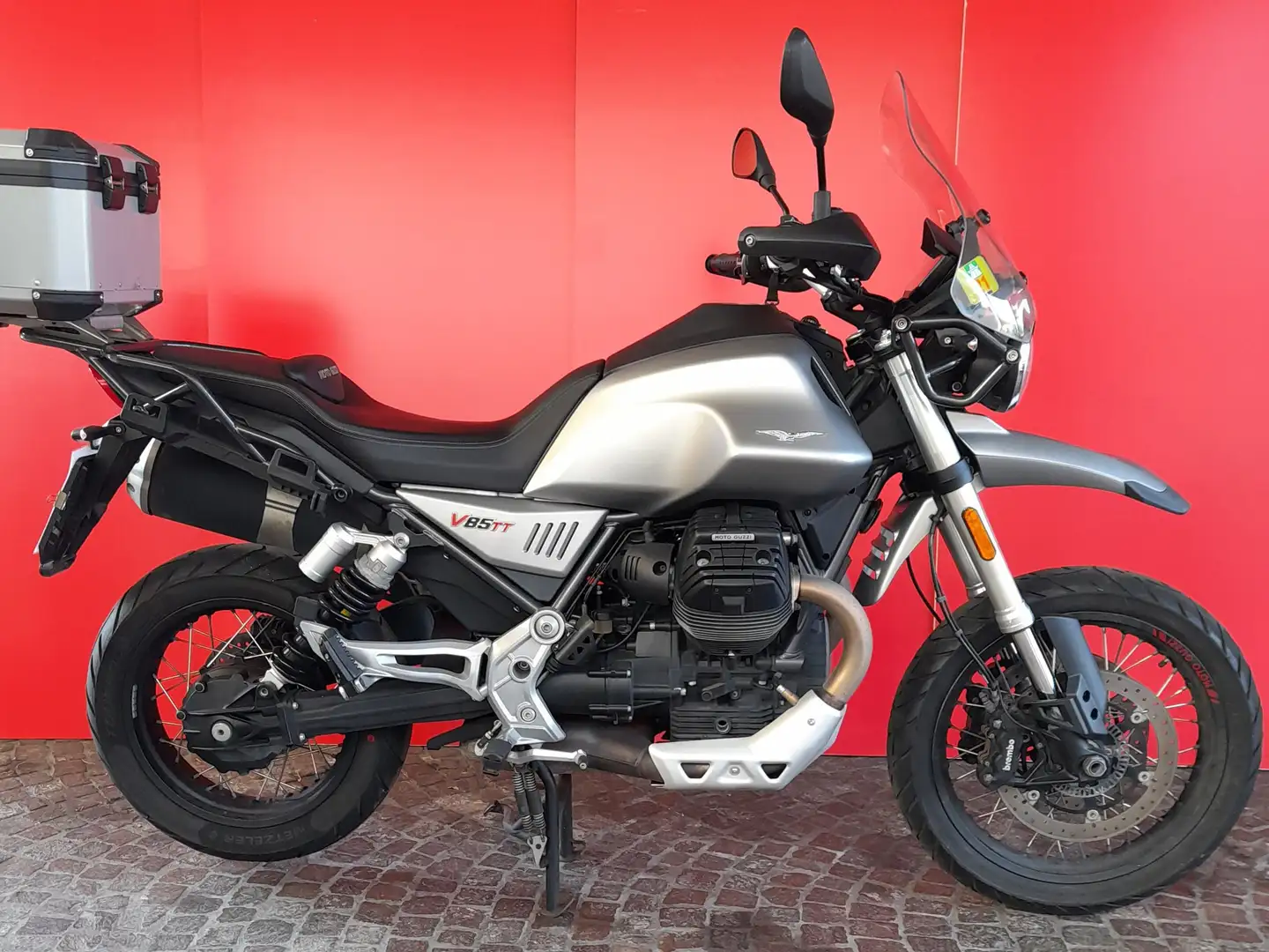 Moto Guzzi V 85 TT 2019 Gris - 1