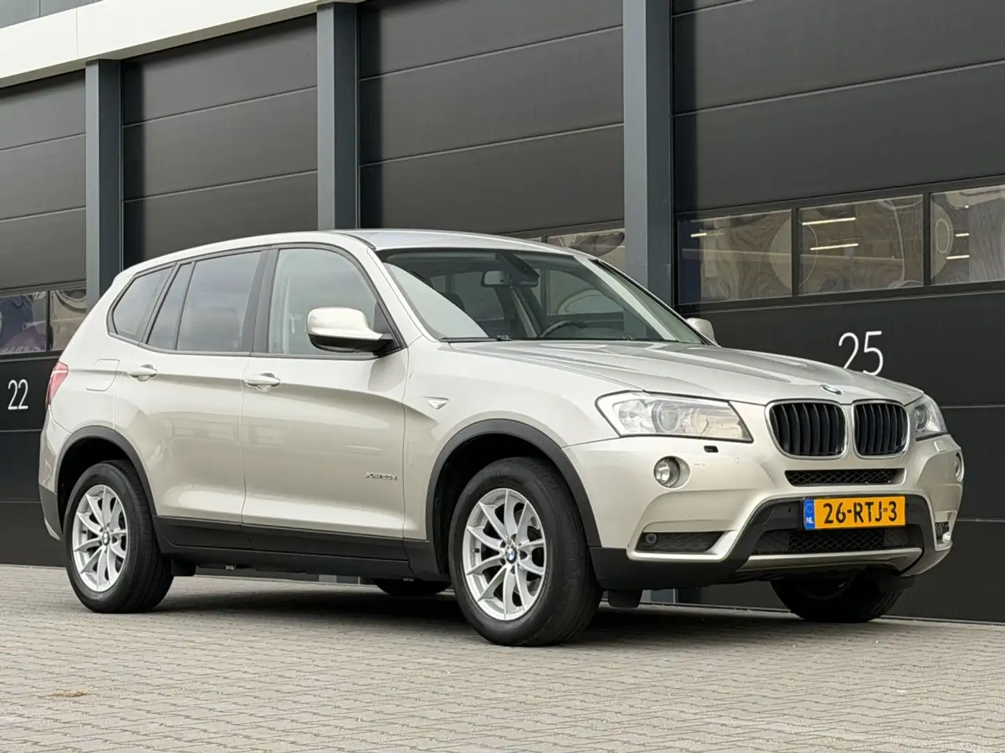 BMW X3 xDrive20d High Executive Clima PDC Gris - 2