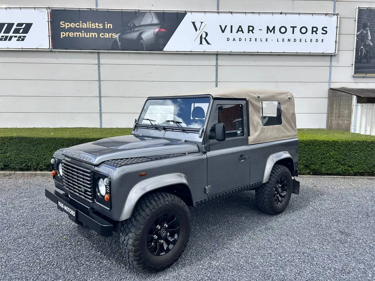 Land Rover Defender