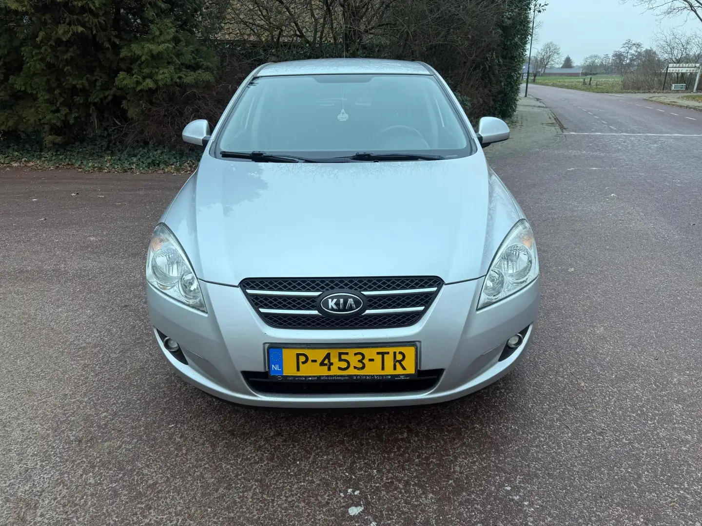 Kia Ceed / cee'd 1.6 X-tra / Airco / Navi/ cruisecontrol / Apk / Lm Grau - 2