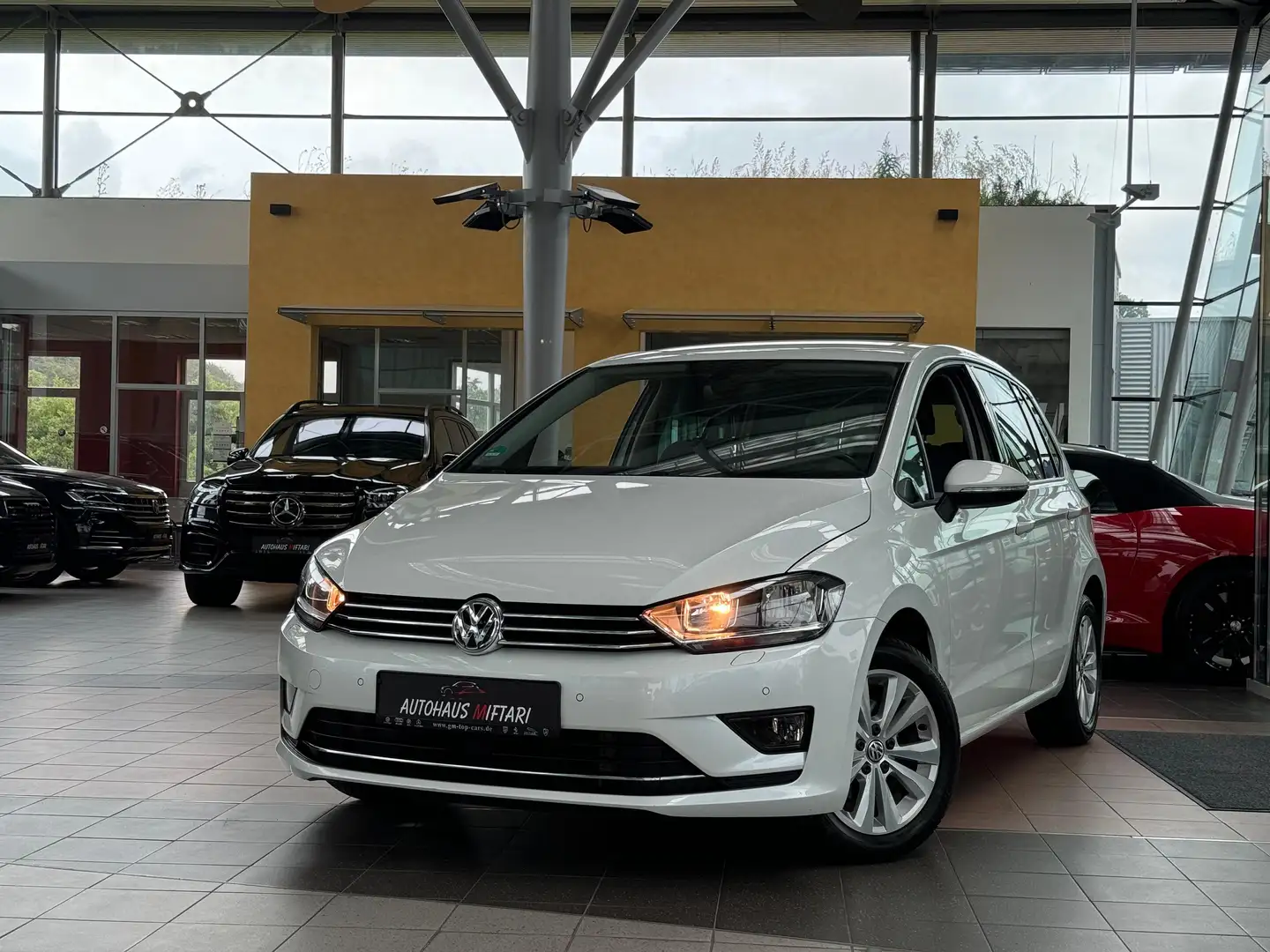Volkswagen Golf Sportsvan VII 1.2 TSI Allstar DSG BMT SHZ PDC 16" Klimautoma Bianco - 1