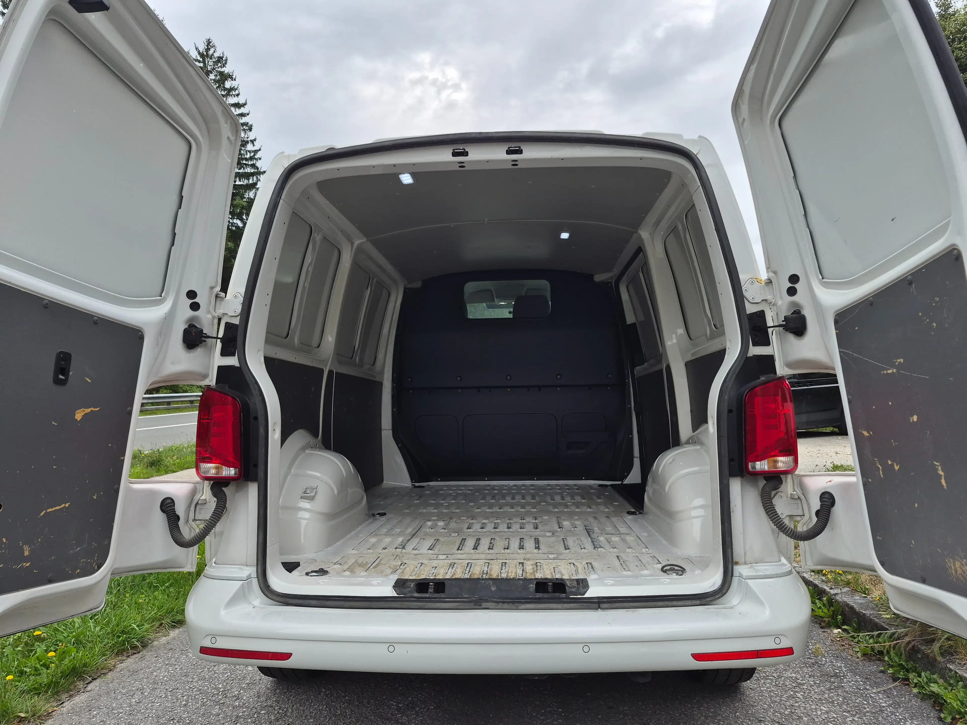 Volkswagen T6.1 Transporter 2.0 TDI 167tkm Top Ausstattung Pickerl Neu — photo 6
