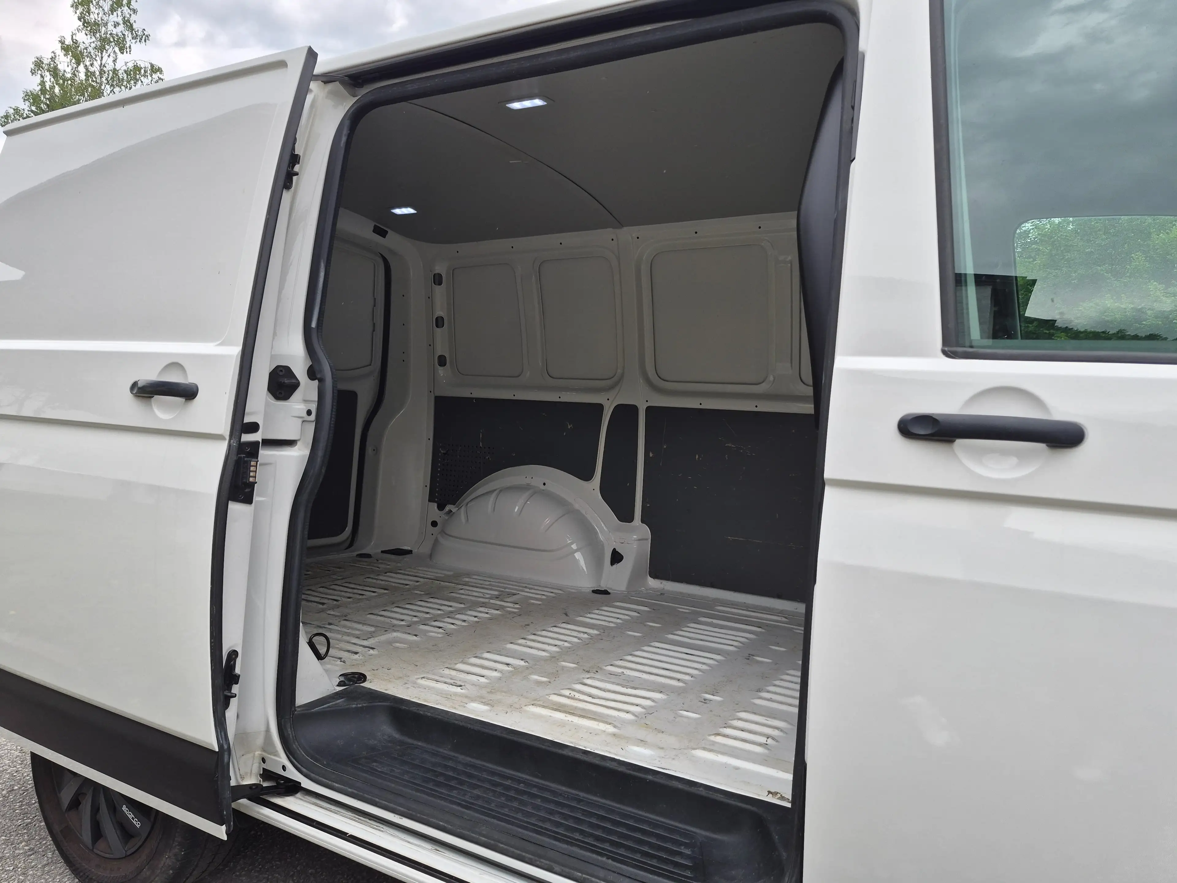 Volkswagen T6.1 Transporter 2.0 TDI 167tkm Top Ausstattung Pickerl Neu — photo 9