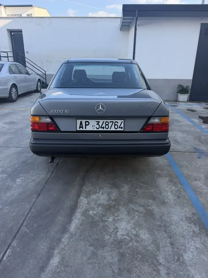Mercedes-Benz E 200 2.0, foto 2
