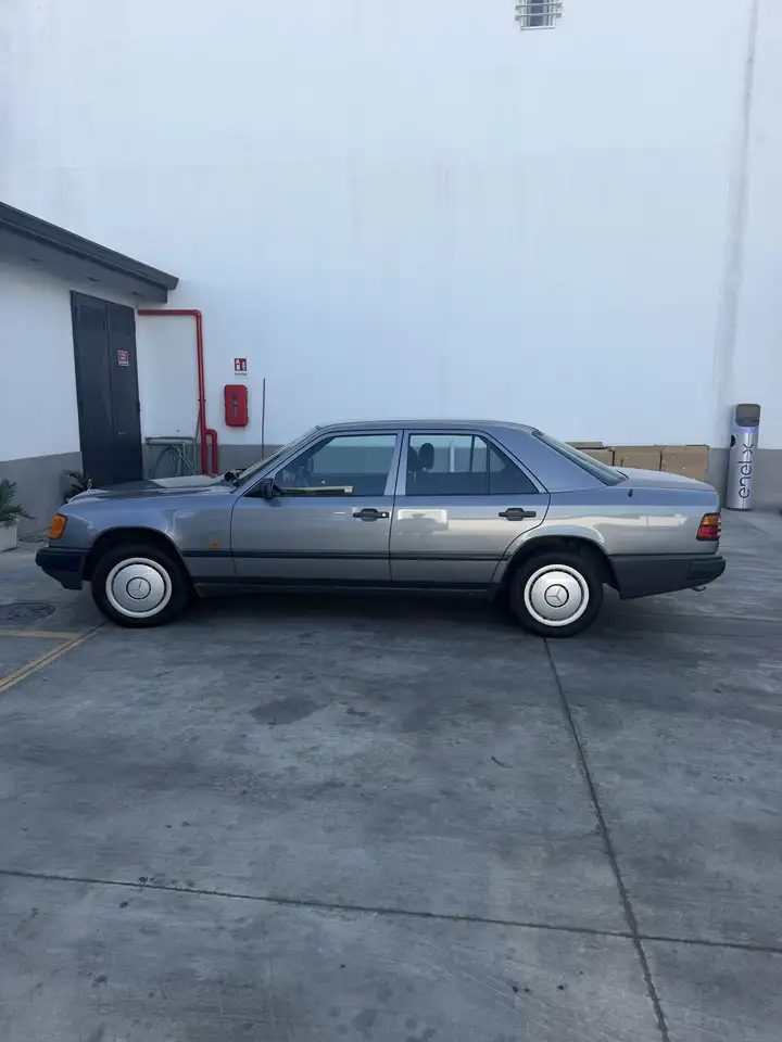 Mercedes-Benz E 200 2.0, foto 3