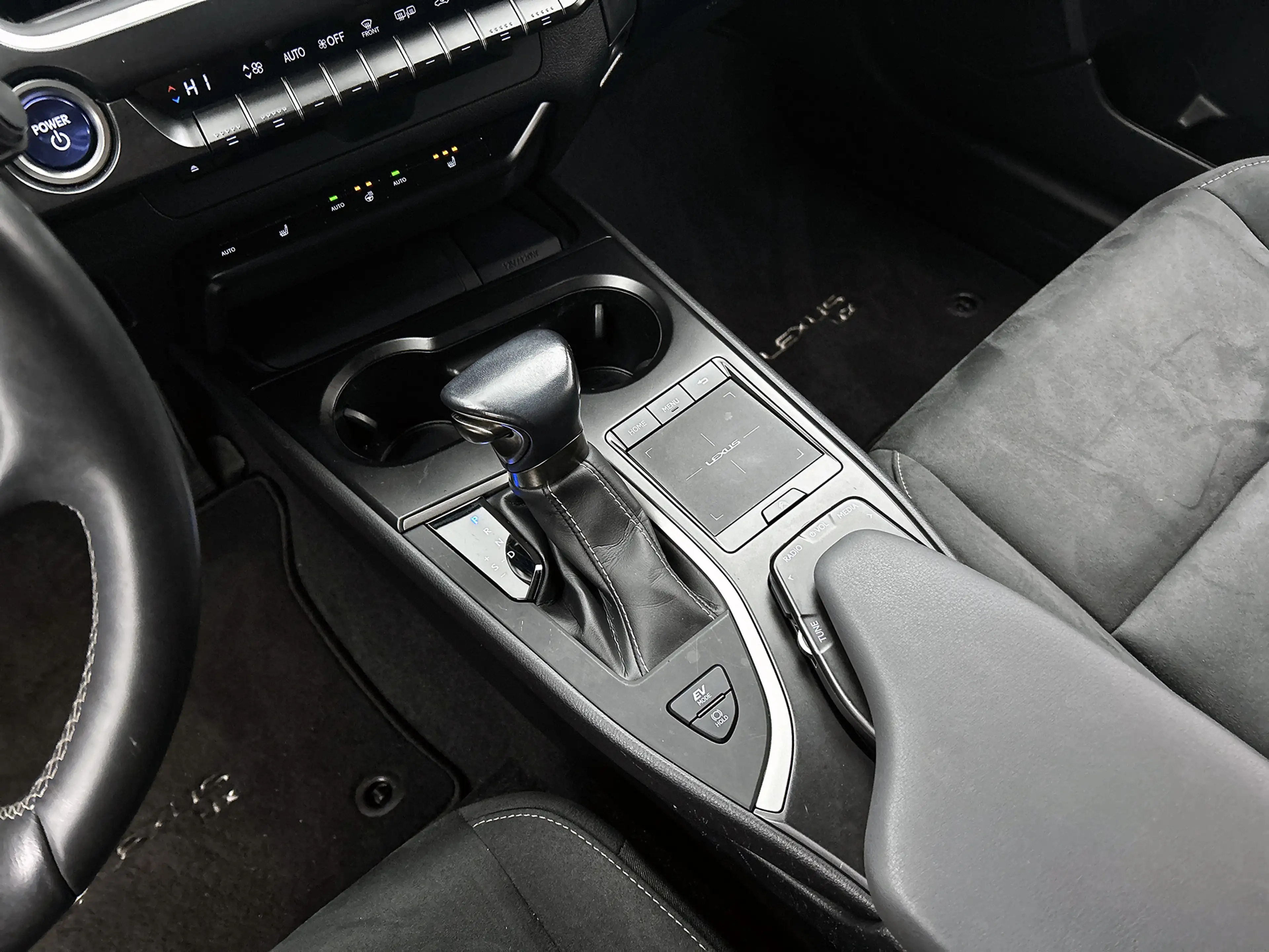 Lexus UX 250h Preference Line | Dealeronderhouden | — photo 12