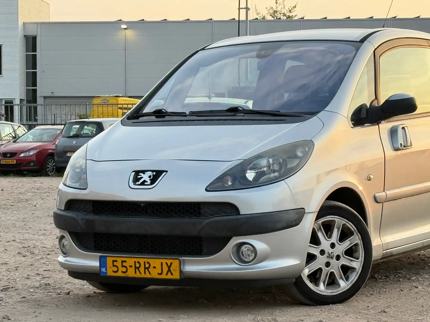Peugeot 1007 1.6-16V Sporty/ AUTOMAAT Grau - 2