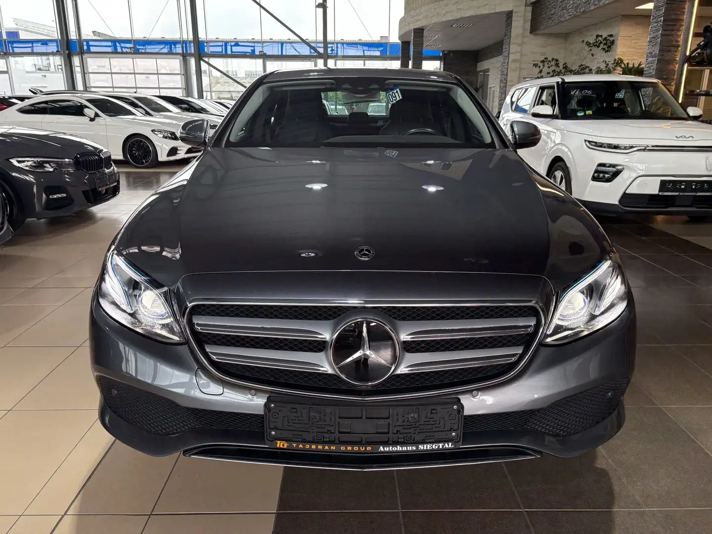 Mercedes-Benz E 350 Avantgarde*LED*Leder*Distronic +*R.Cam*Navi Grau - 2