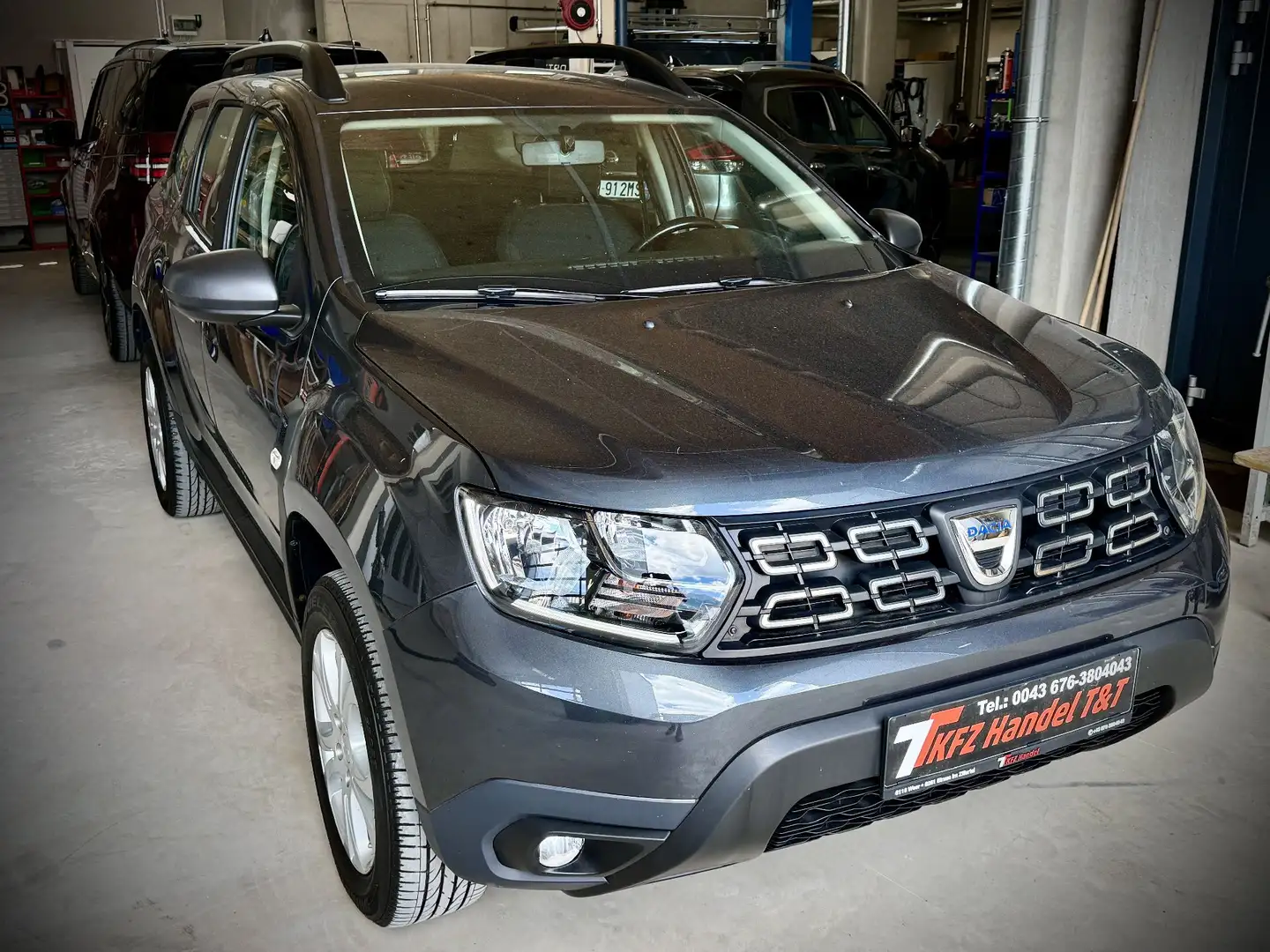 Dacia Duster Comfort 4WD Grau - 2