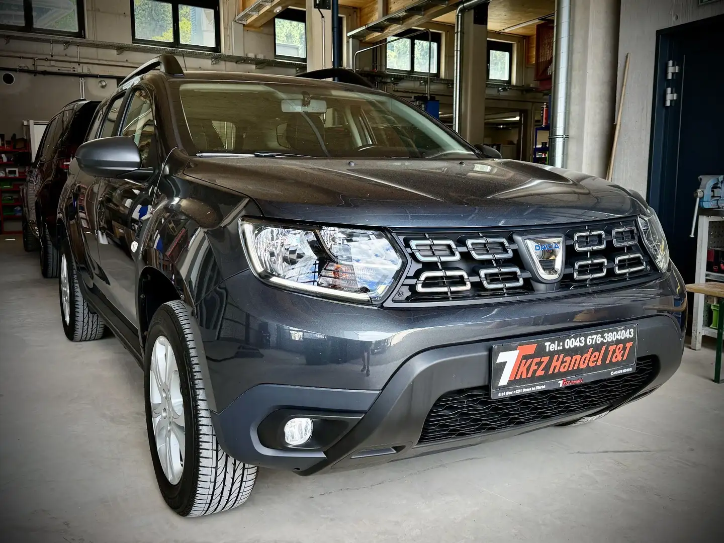 Dacia Duster Comfort 4WD Grau - 1