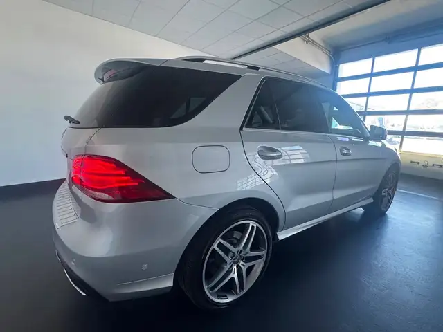 Mercedes-Benz Gle view 13