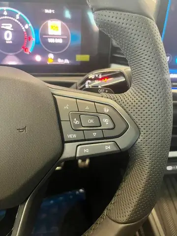 Volkswagen T-Roc view 14