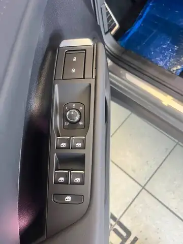 Volkswagen T-Roc view 24