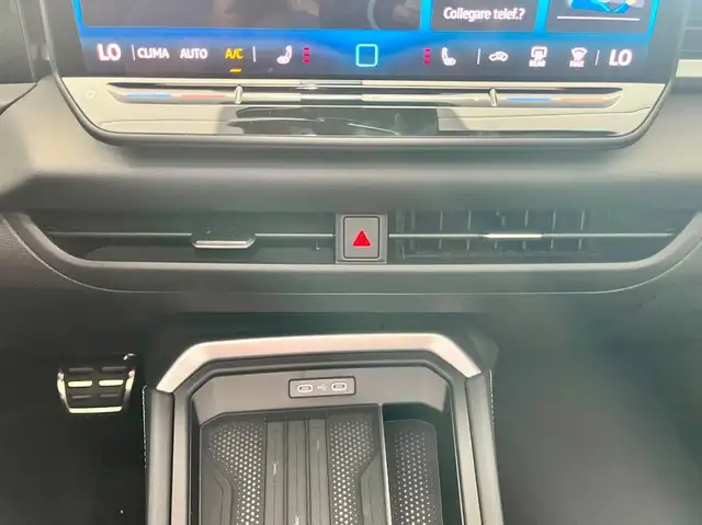 Volkswagen T-Roc view 21