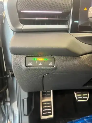 Volkswagen T-Roc view 23