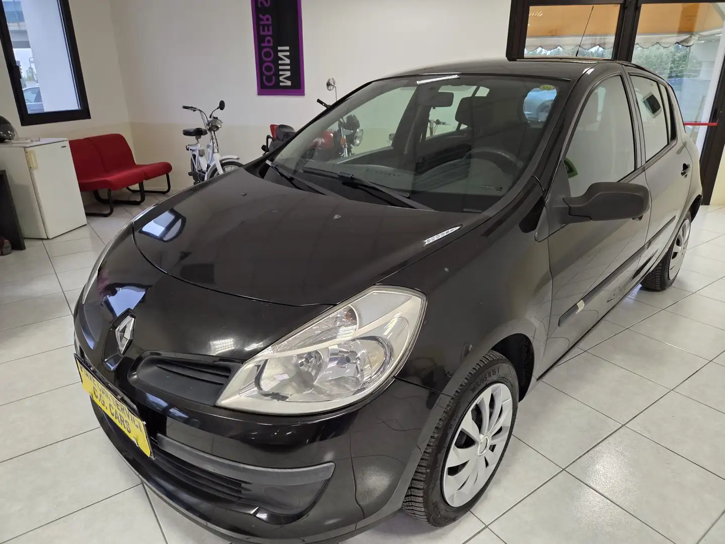 Renault Clio Clio 5p 1.2 16v Confort Noir - 1