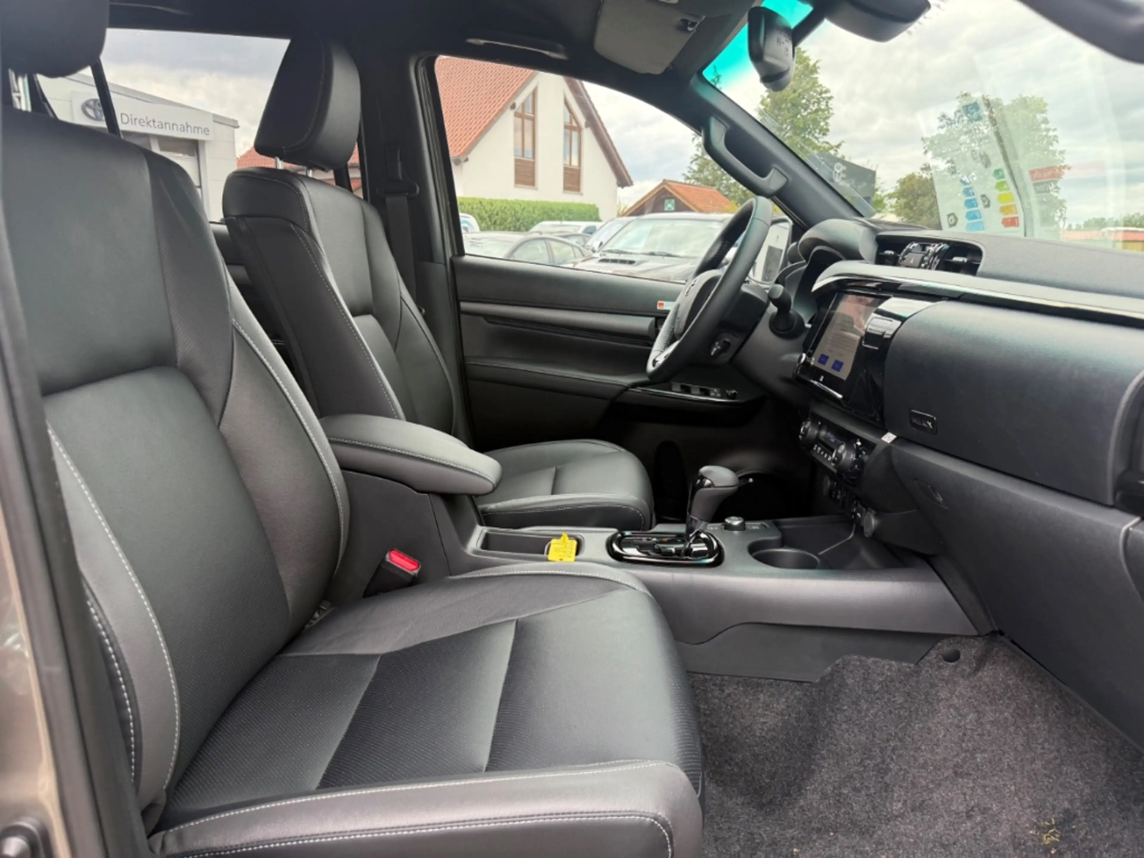 Toyota Hilux 4x4 Double Cab Invincible AHK 2,8-l-D-4D ATM 204PS — photo 10