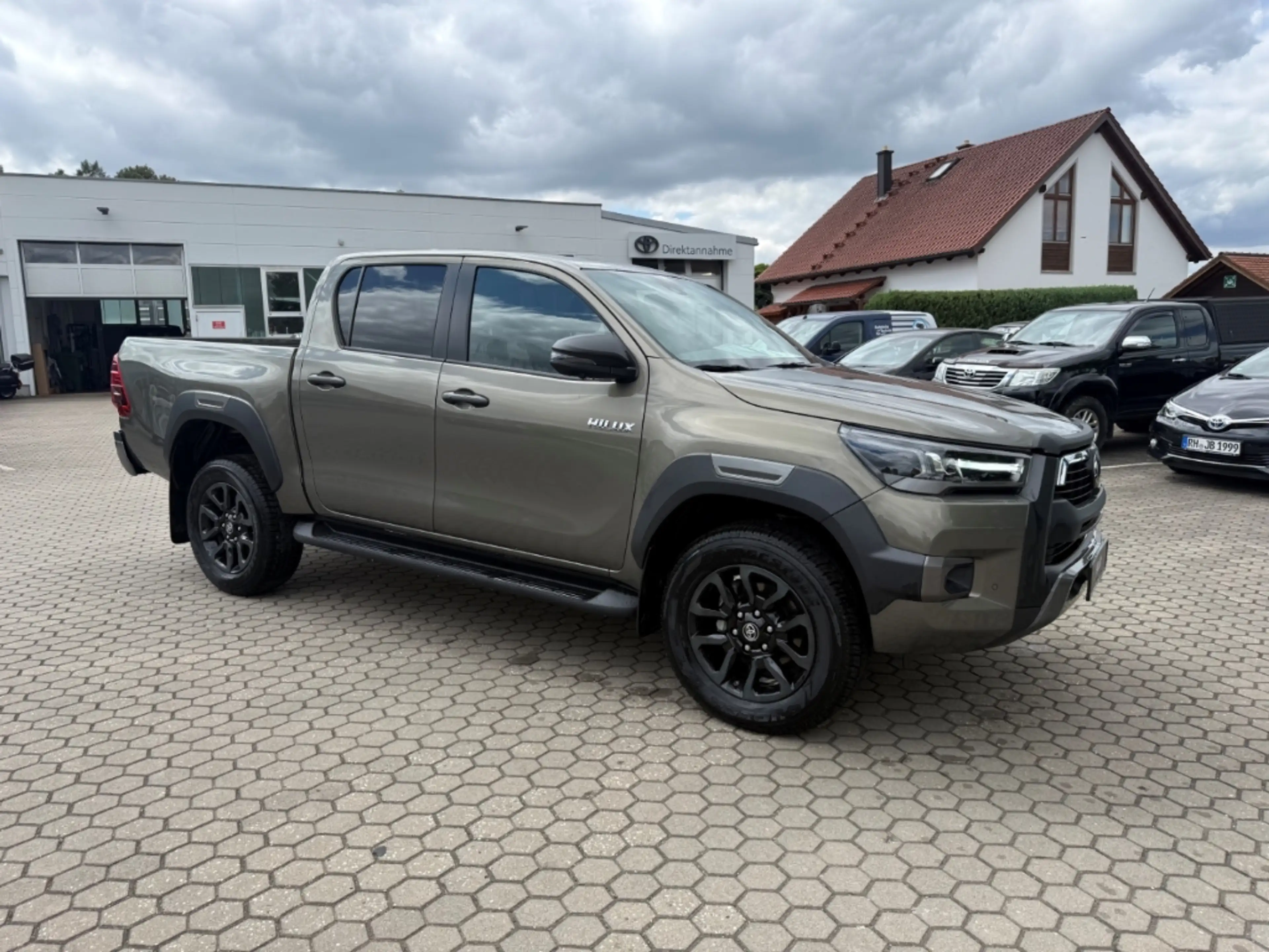 Toyota Hilux 4x4 Double Cab Invincible AHK 2,8-l-D-4D ATM 204PS — photo 7