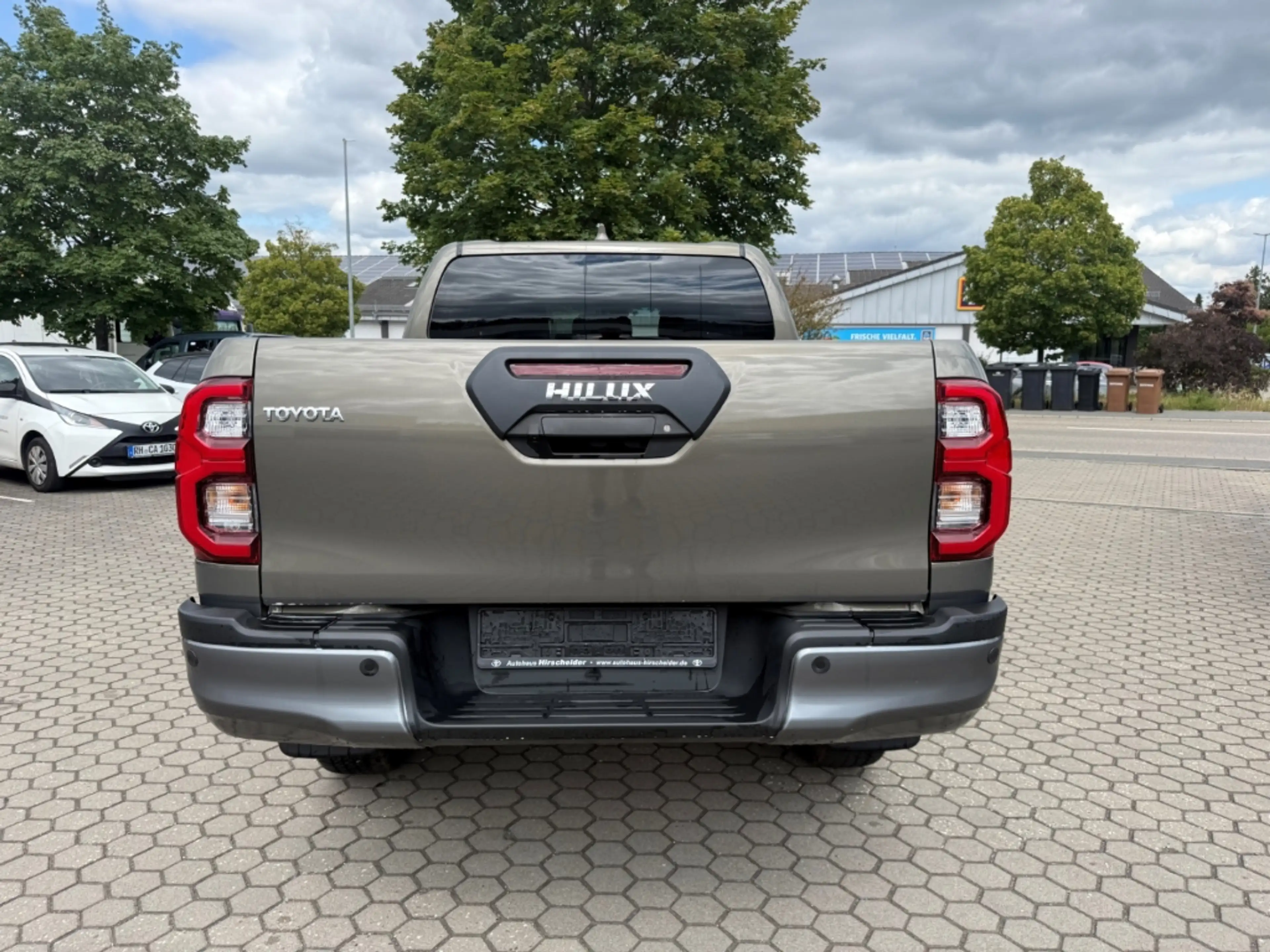 Toyota Hilux 4x4 Double Cab Invincible AHK 2,8-l-D-4D ATM 204PS — photo 4
