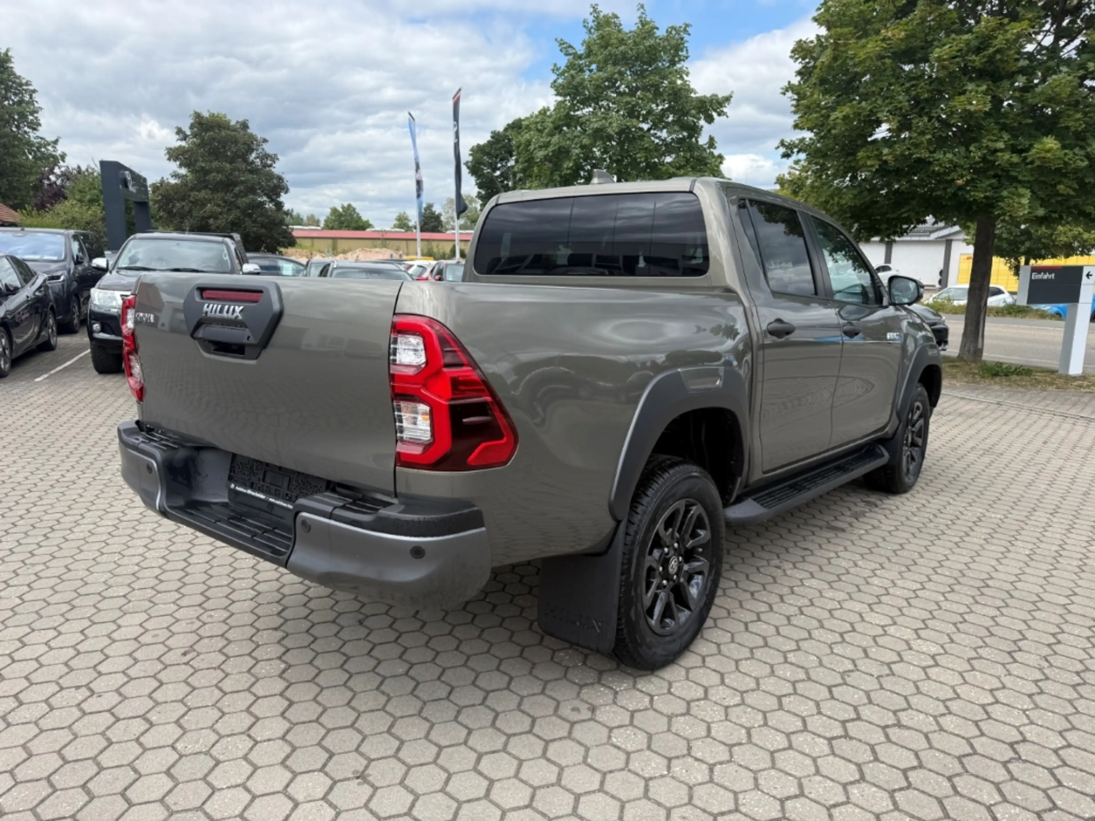 Toyota Hilux 4x4 Double Cab Invincible AHK 2,8-l-D-4D ATM 204PS — photo 5