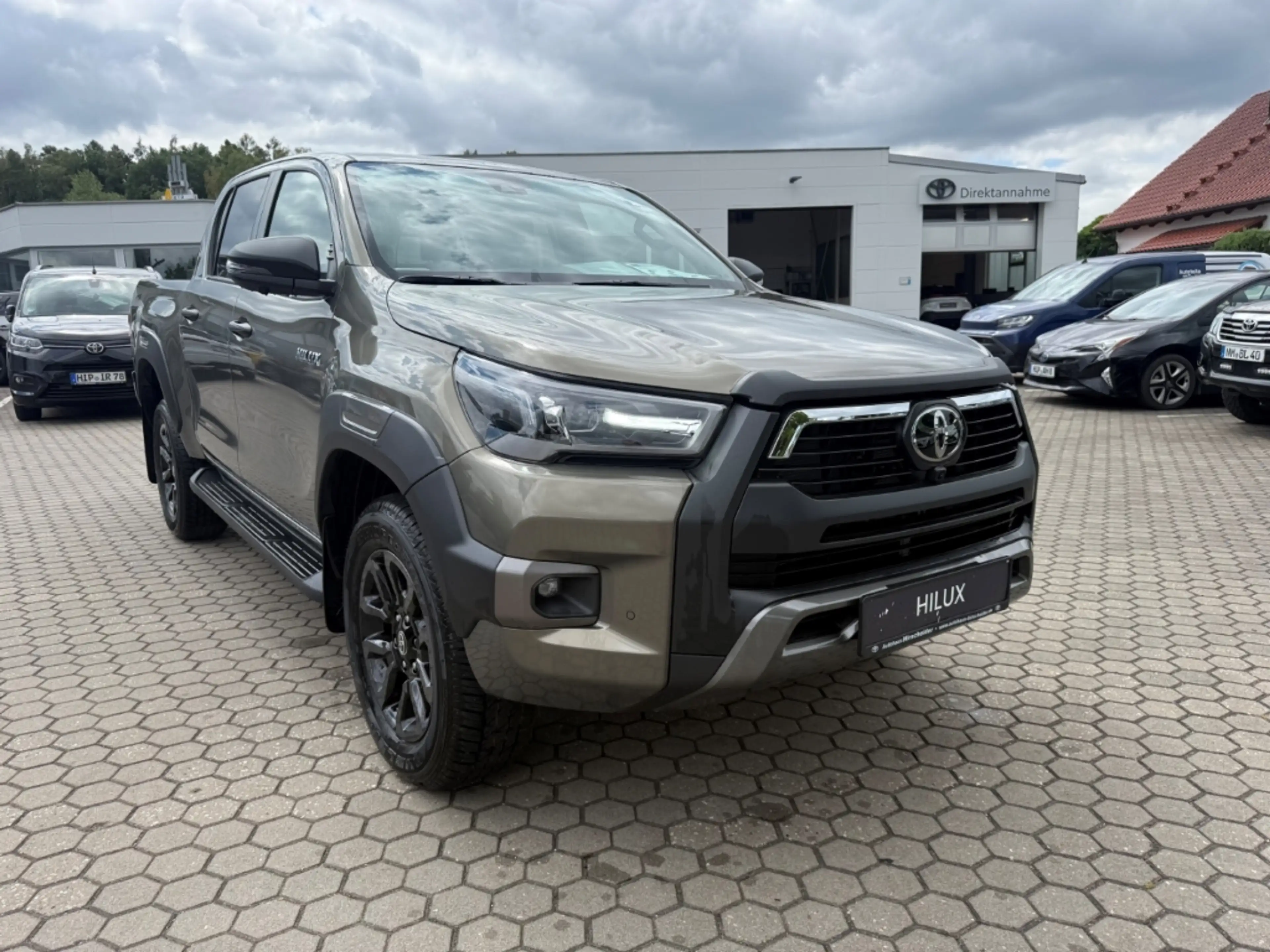 Toyota Hilux 4x4 Double Cab Invincible AHK 2,8-l-D-4D ATM 204PS — photo 8