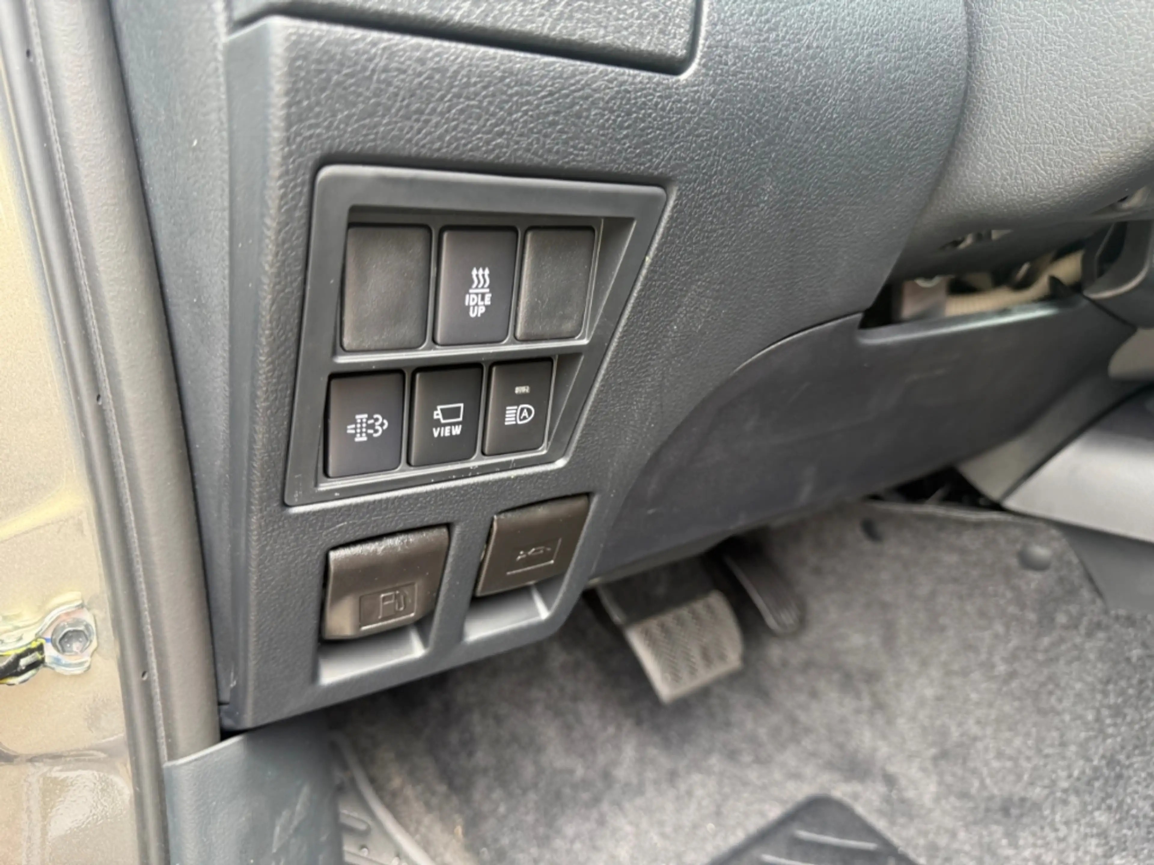 Toyota Hilux 4x4 Double Cab Invincible AHK 2,8-l-D-4D ATM 204PS — photo 15