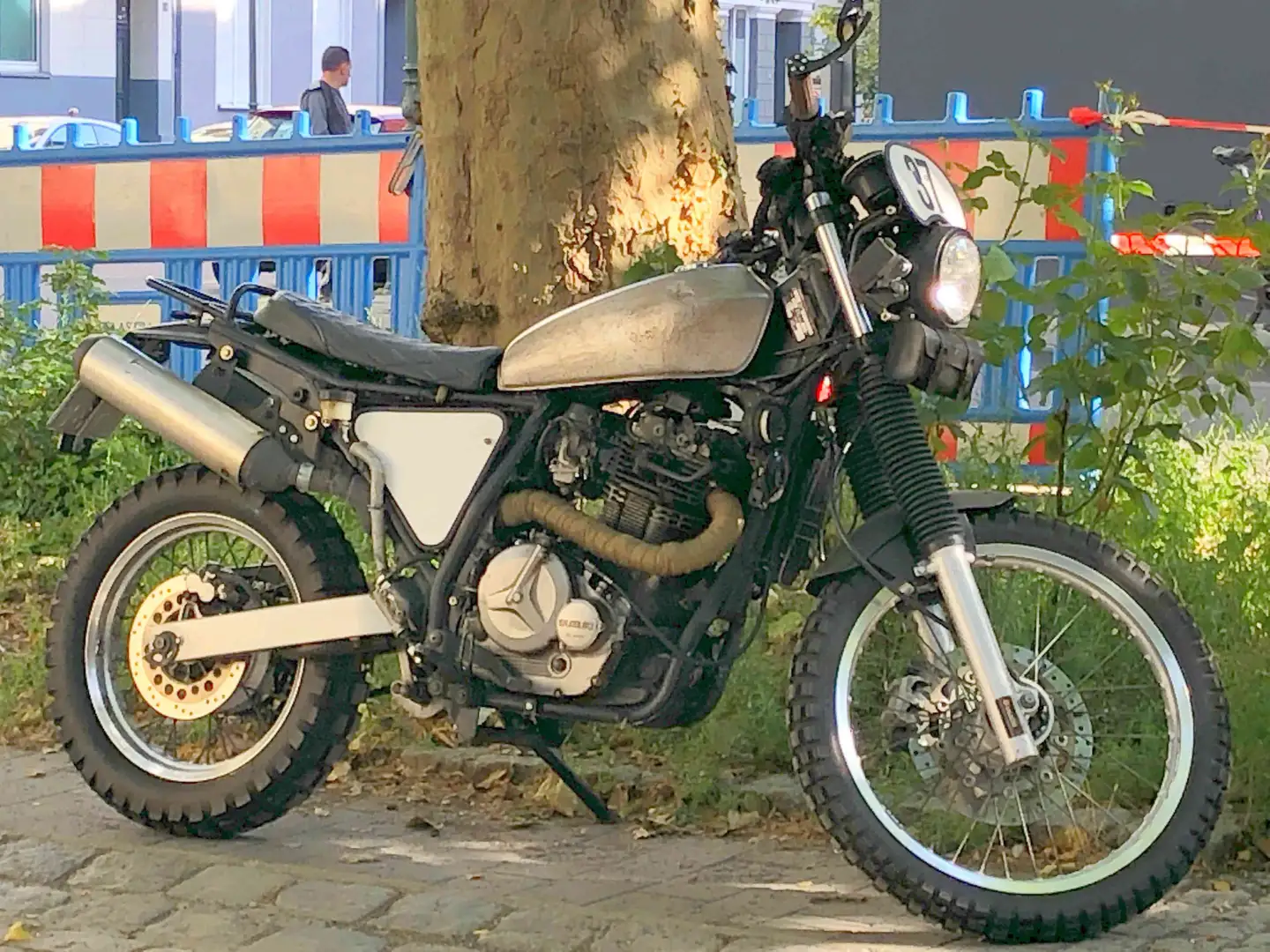 Suzuki DR Big 800 Scrambler Bobber Cafe Flat HU frei - nur 172kg - 1