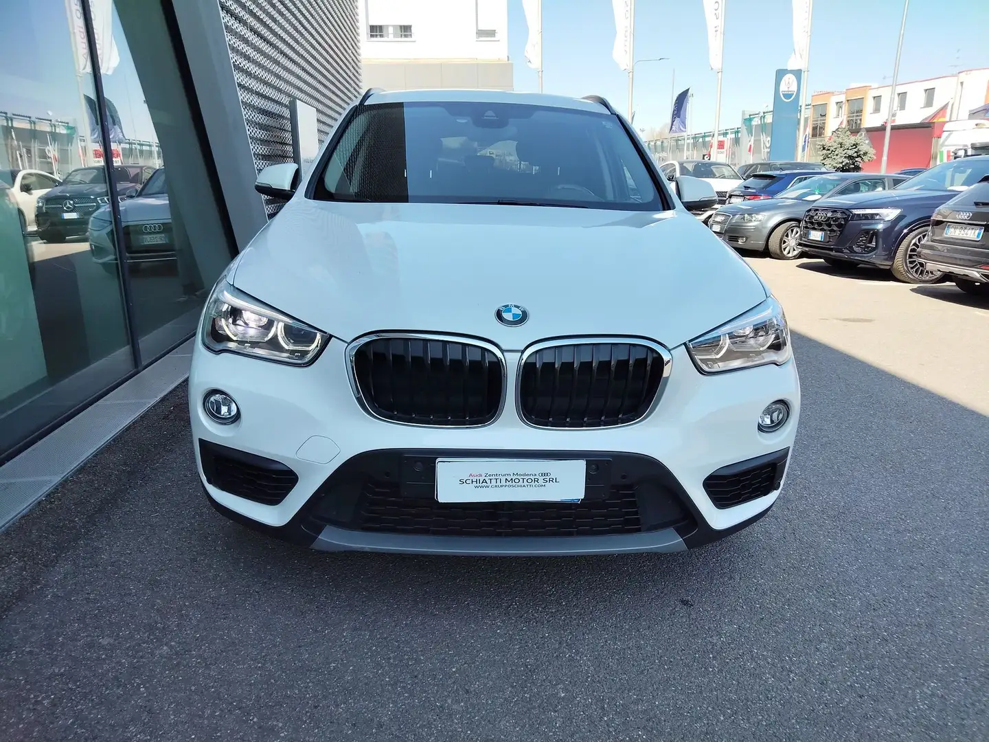 BMW X1 sDrive18d Business Advantage aut. Bianco - 2