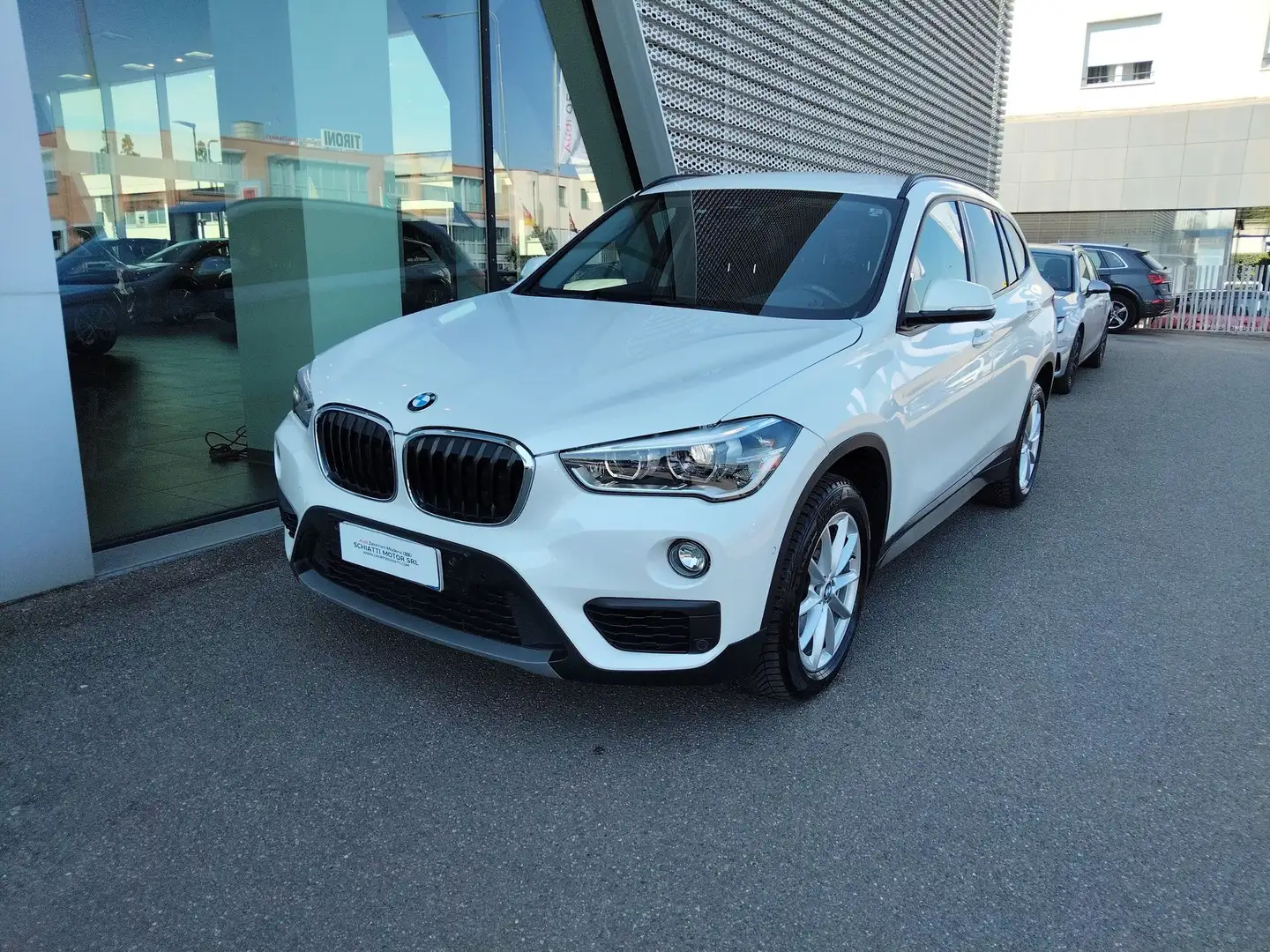 BMW X1 sDrive18d Business Advantage aut. Bianco - 1