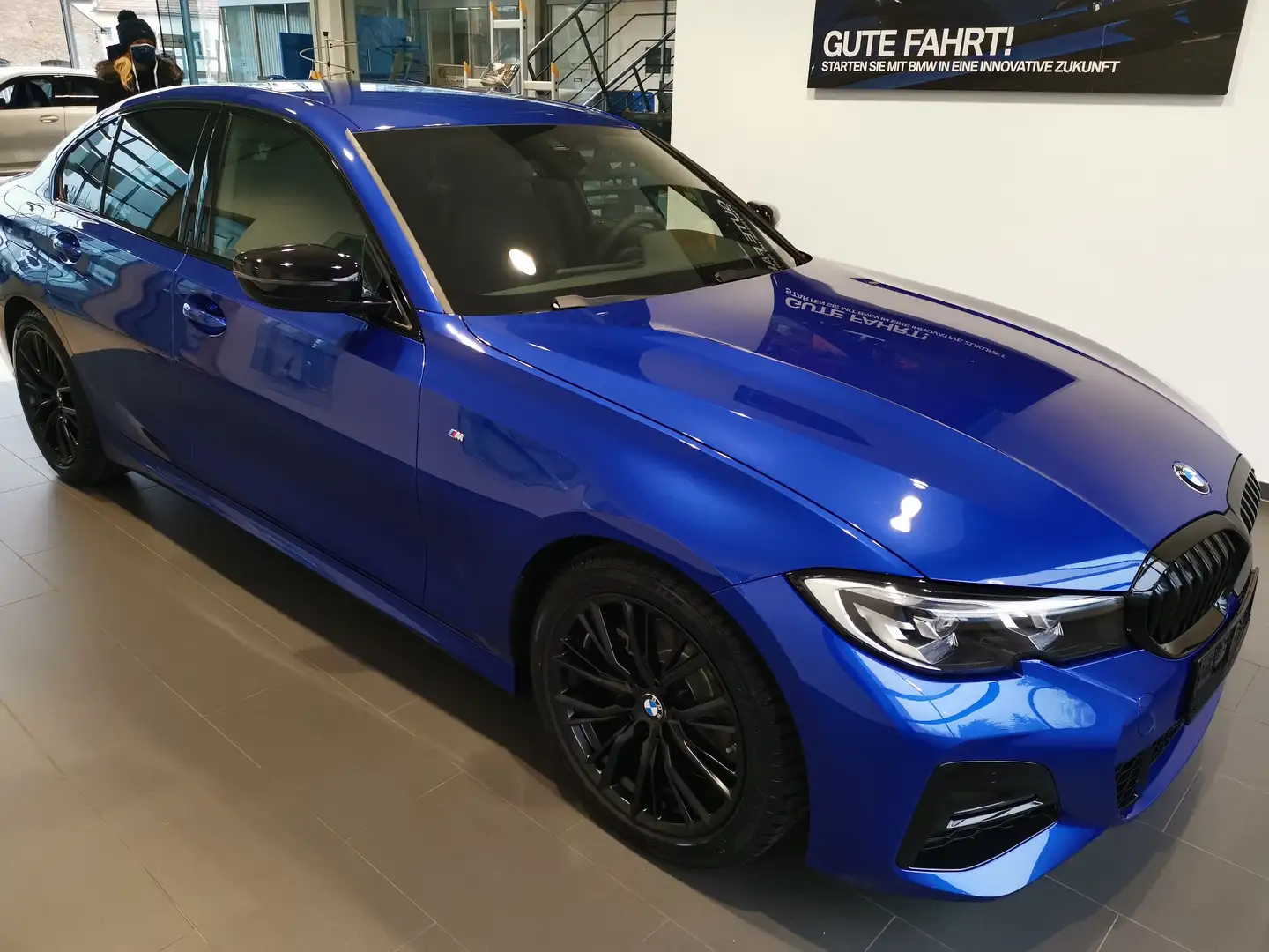 BMW 318 318d Blau - 1