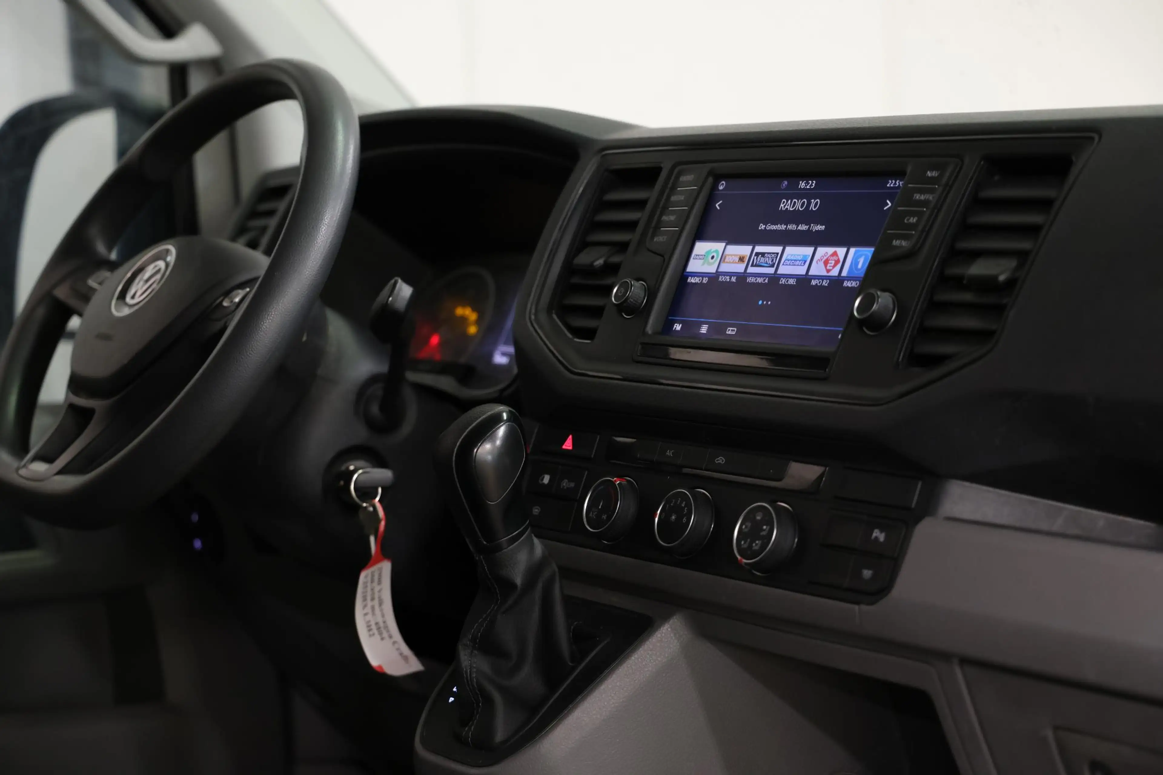 Volkswagen Crafter 35 2.0 TDI L4H3 AUTOMAAT OPRIJPLAAT TREKHAAK — photo 9