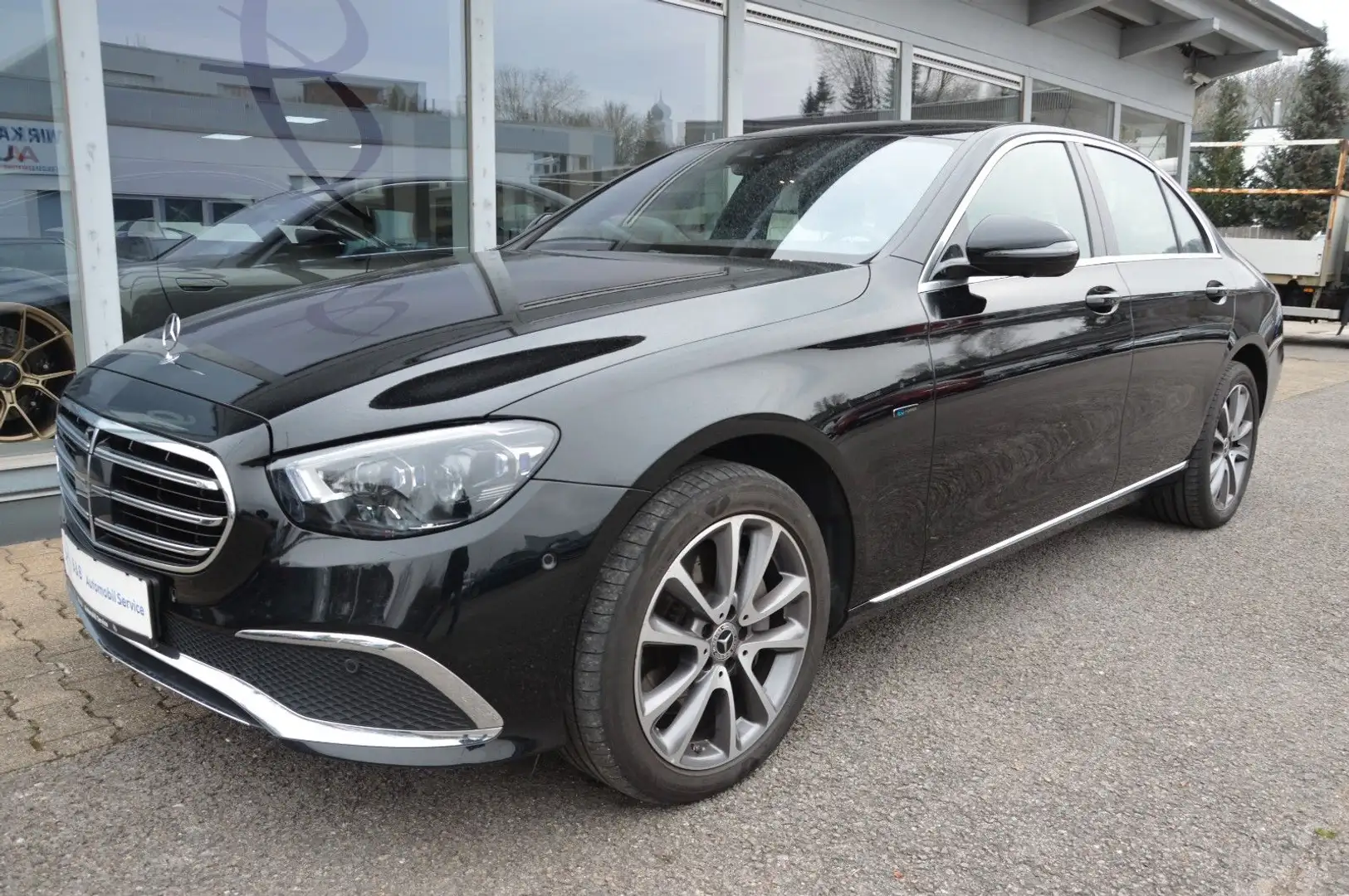 Mercedes-Benz E 300 de 4M AVANTGARDE EXCLUSIVE*HUD*360*DISTRON Schwarz - 1