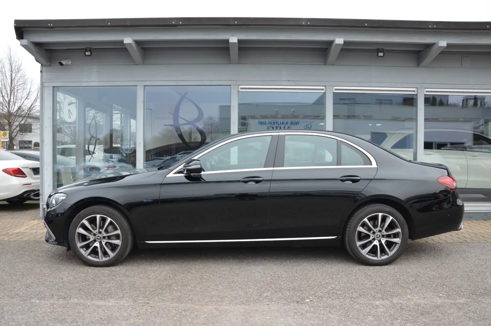 Mercedes-Benz E 300 de 4M AVANTGARDE EXCLUSIVE*HUD*360*DISTRON Schwarz - 2