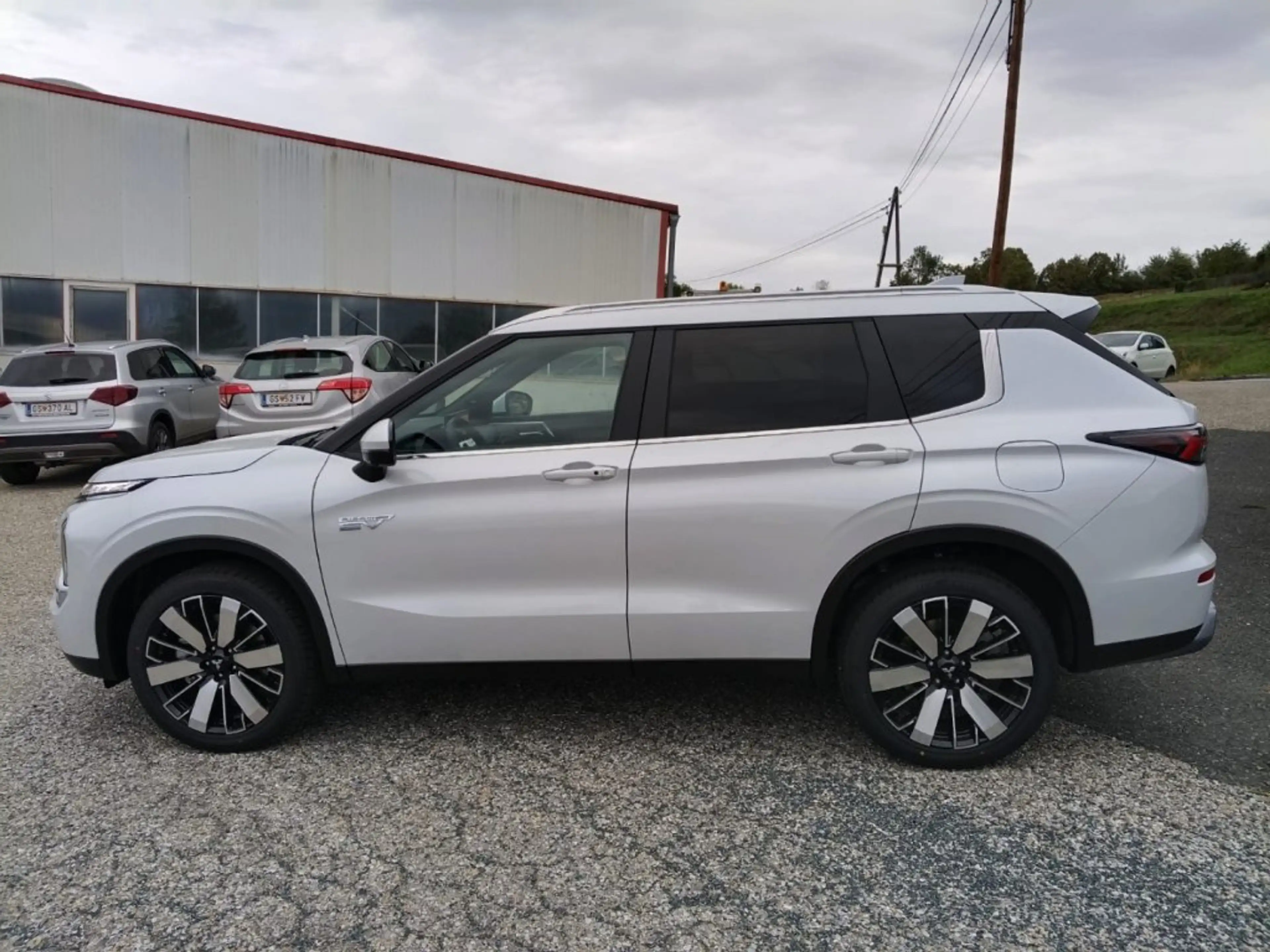 Mitsubishi Outlander PHEV 2,4 4WD Intense AT 26 — photo 3