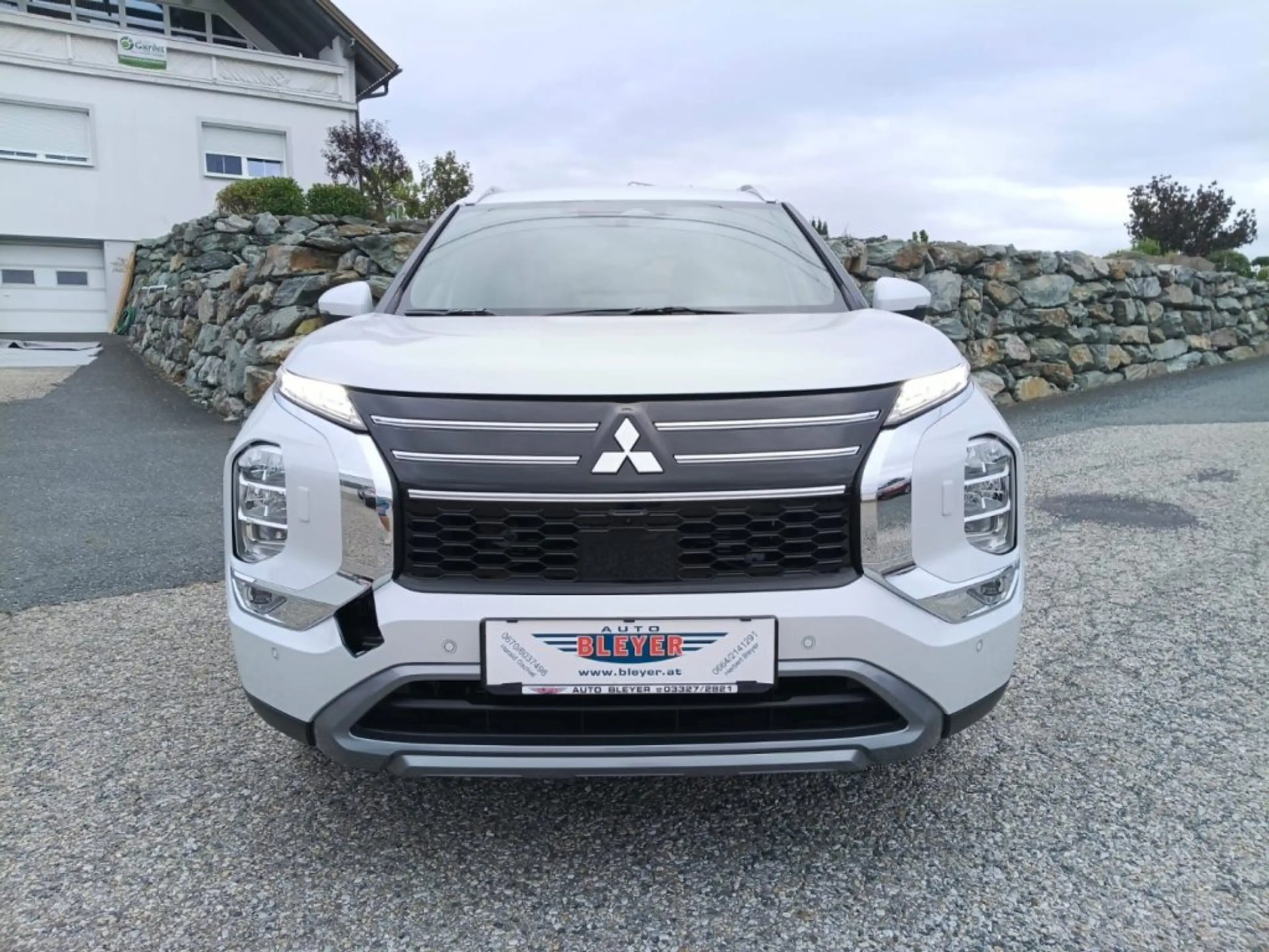 Mitsubishi Outlander PHEV 2,4 4WD Intense AT 26 — photo 7