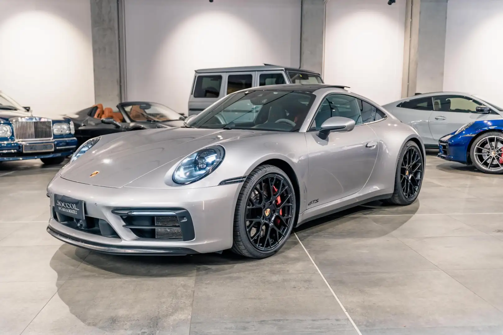 Porsche 911 Carrera 4 GTS*LIFT*ASSE POST STERZ*TETTO PANO* Gris - 2