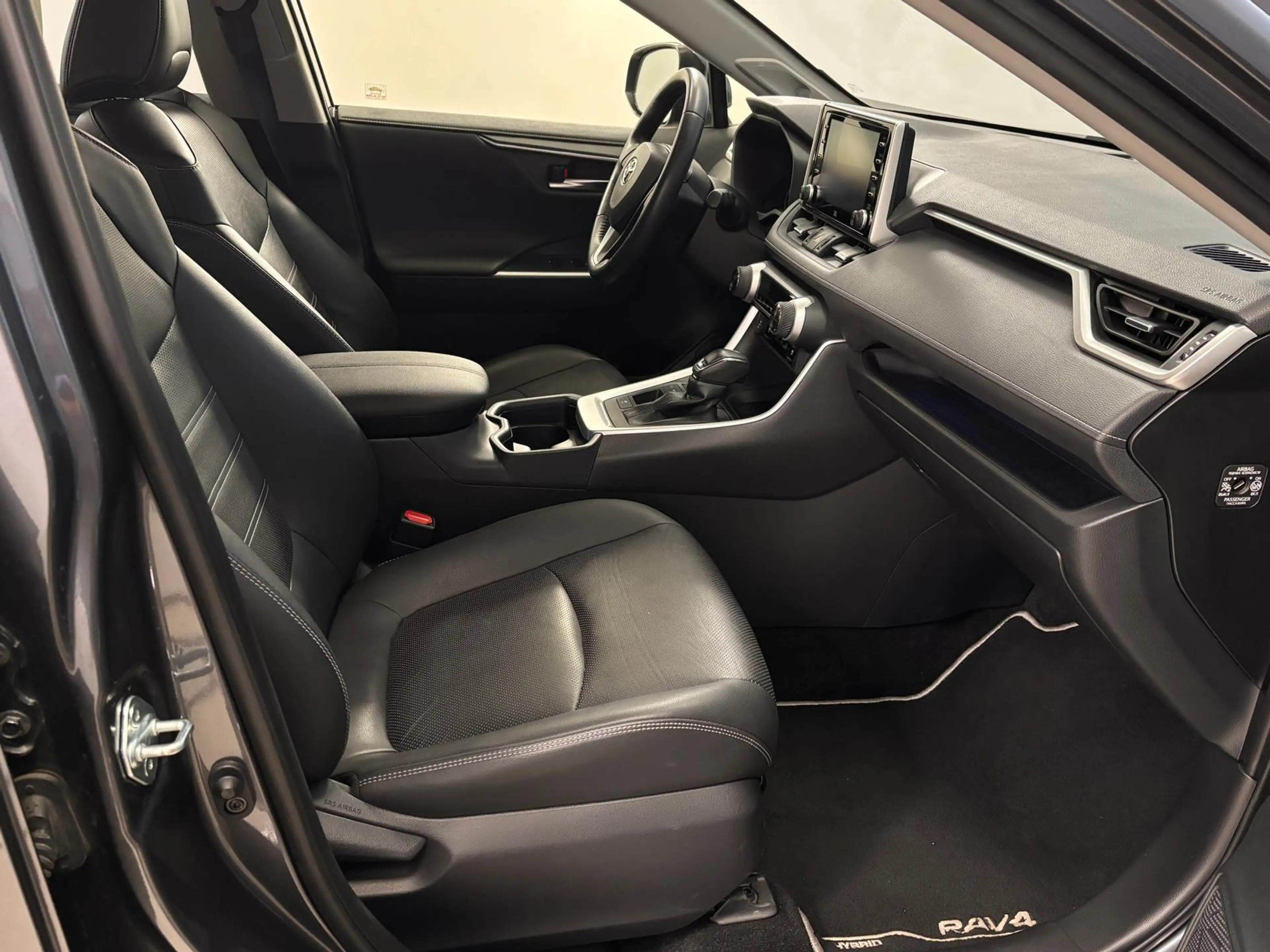 Toyota RAV 4 Hybrid Lounge 2.5*Navi*LED*Alu*AHK*2.Hand* — photo 13