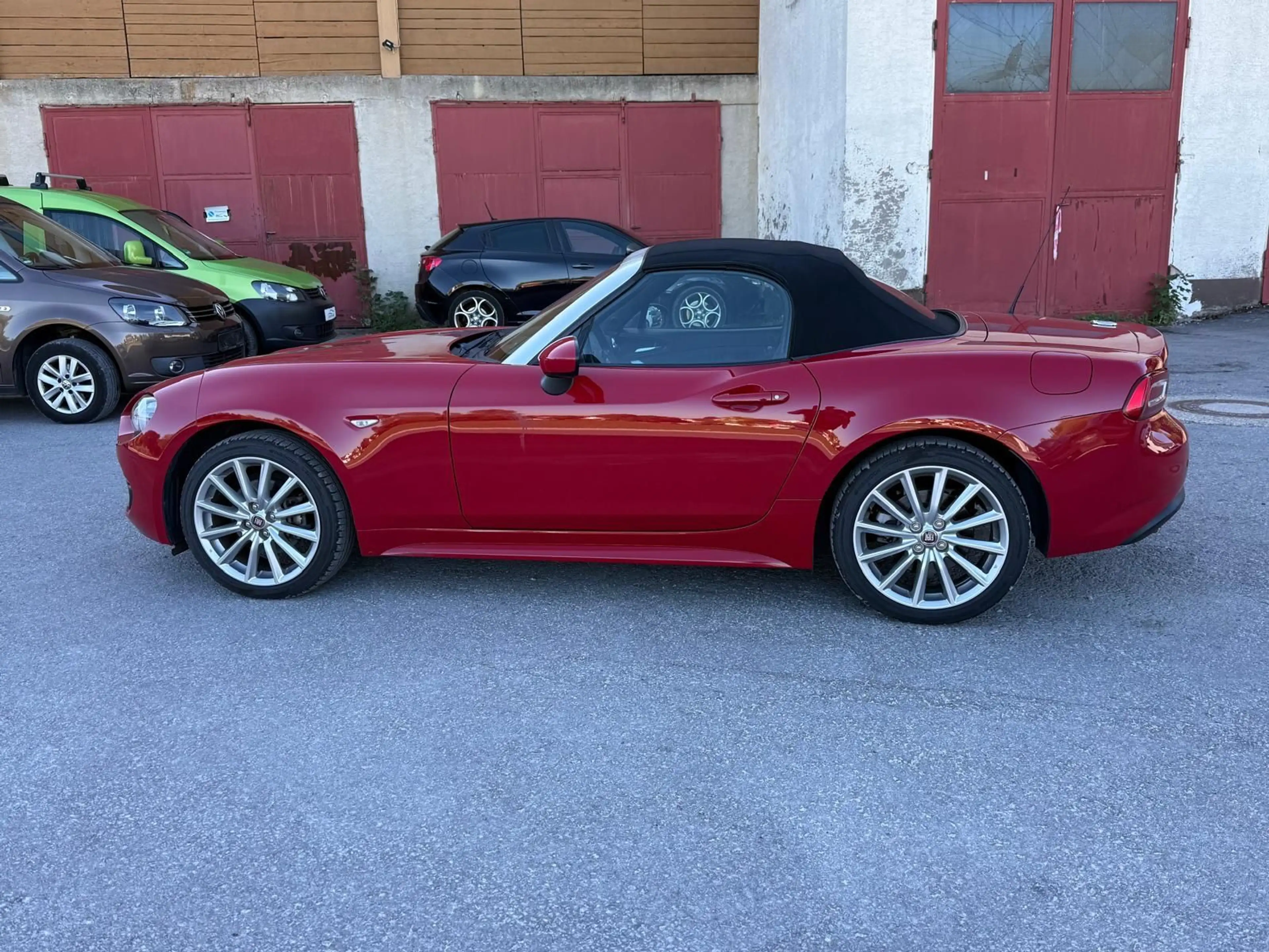 Fiat 124 Spider Lusso — photo 11
